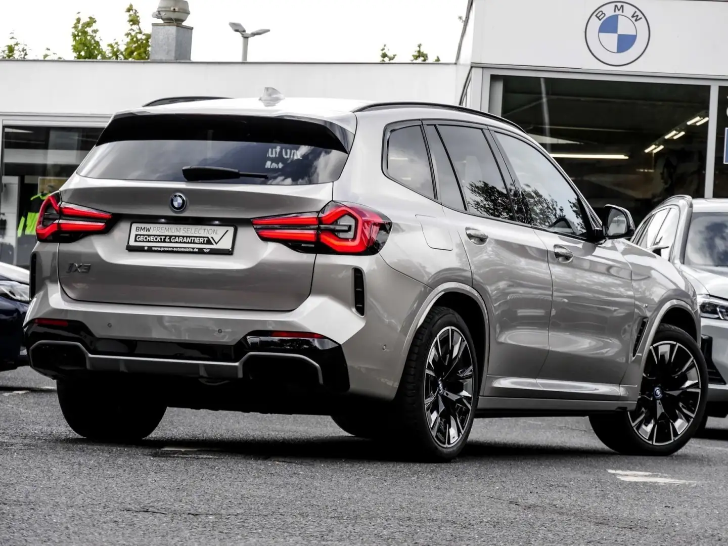 BMW iX3 IMPRESSIVE+H/K+HuD+AHK+PANO+DA PROF+360° Silber - 2