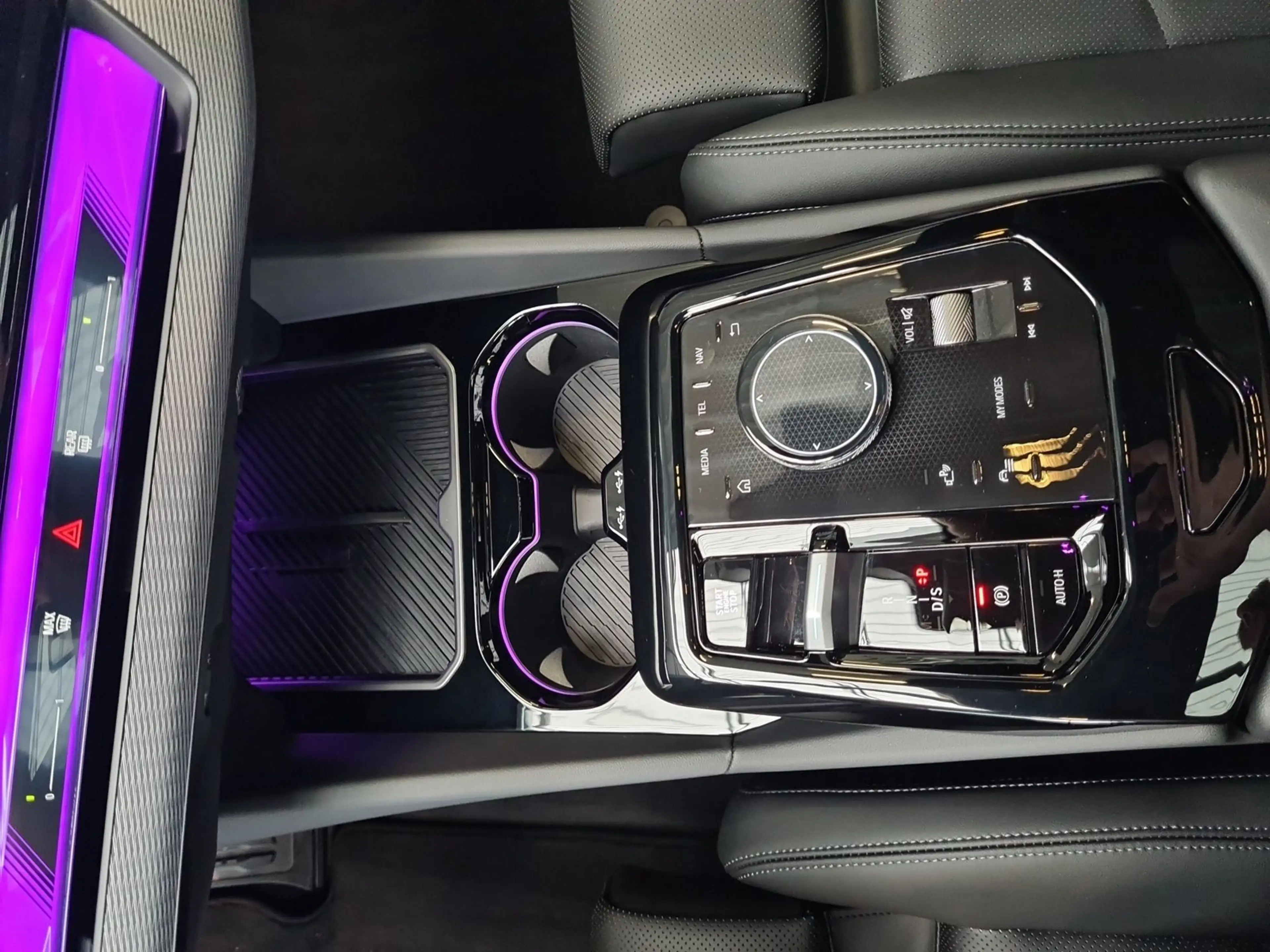 BMW 520 d xDrive Limousine M-Sport Pro AHK Pano HUD uvm. — photo 15