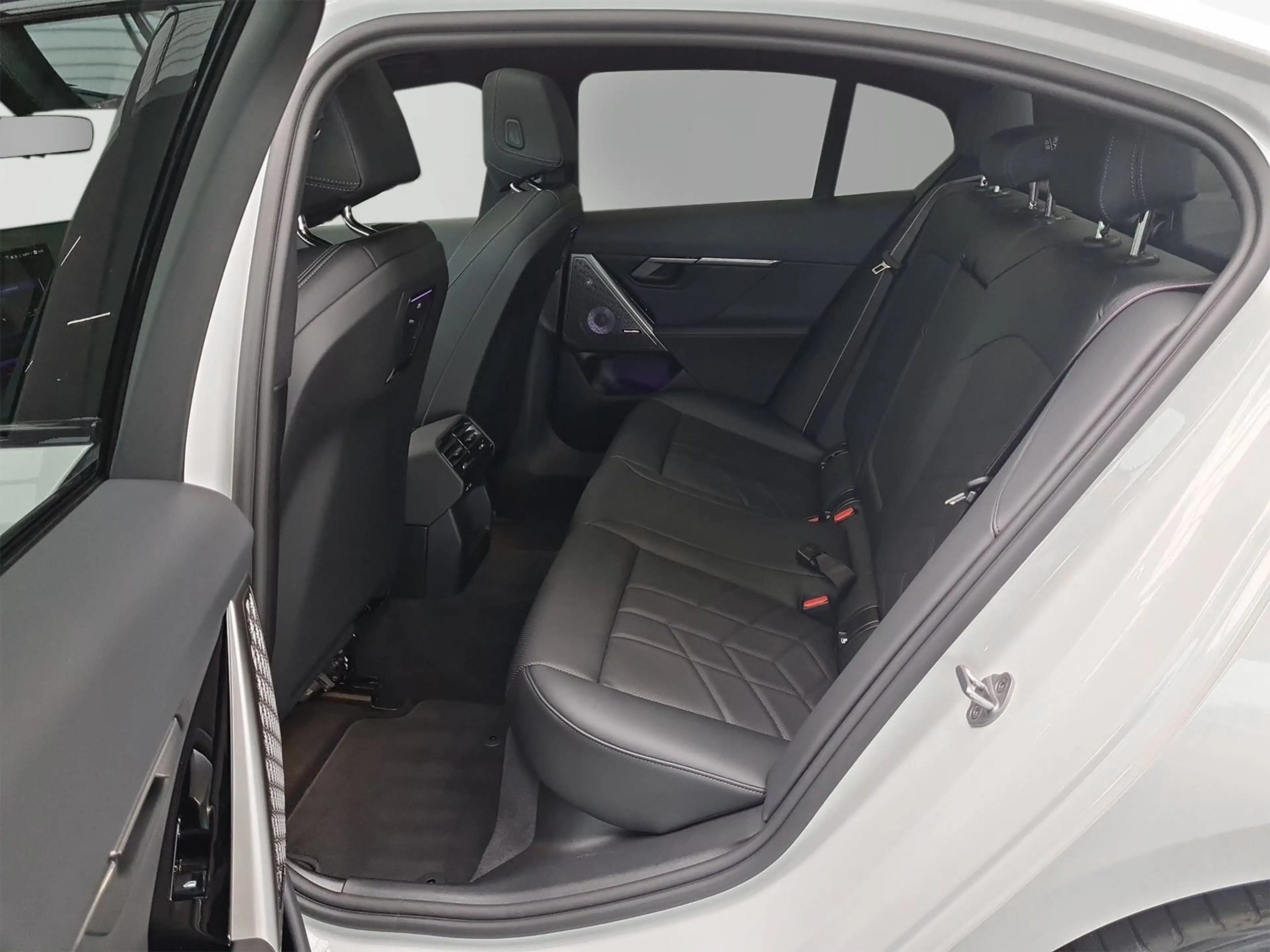 BMW 520 d xDrive Limousine M-Sport Pro AHK Pano HUD uvm. — photo 12