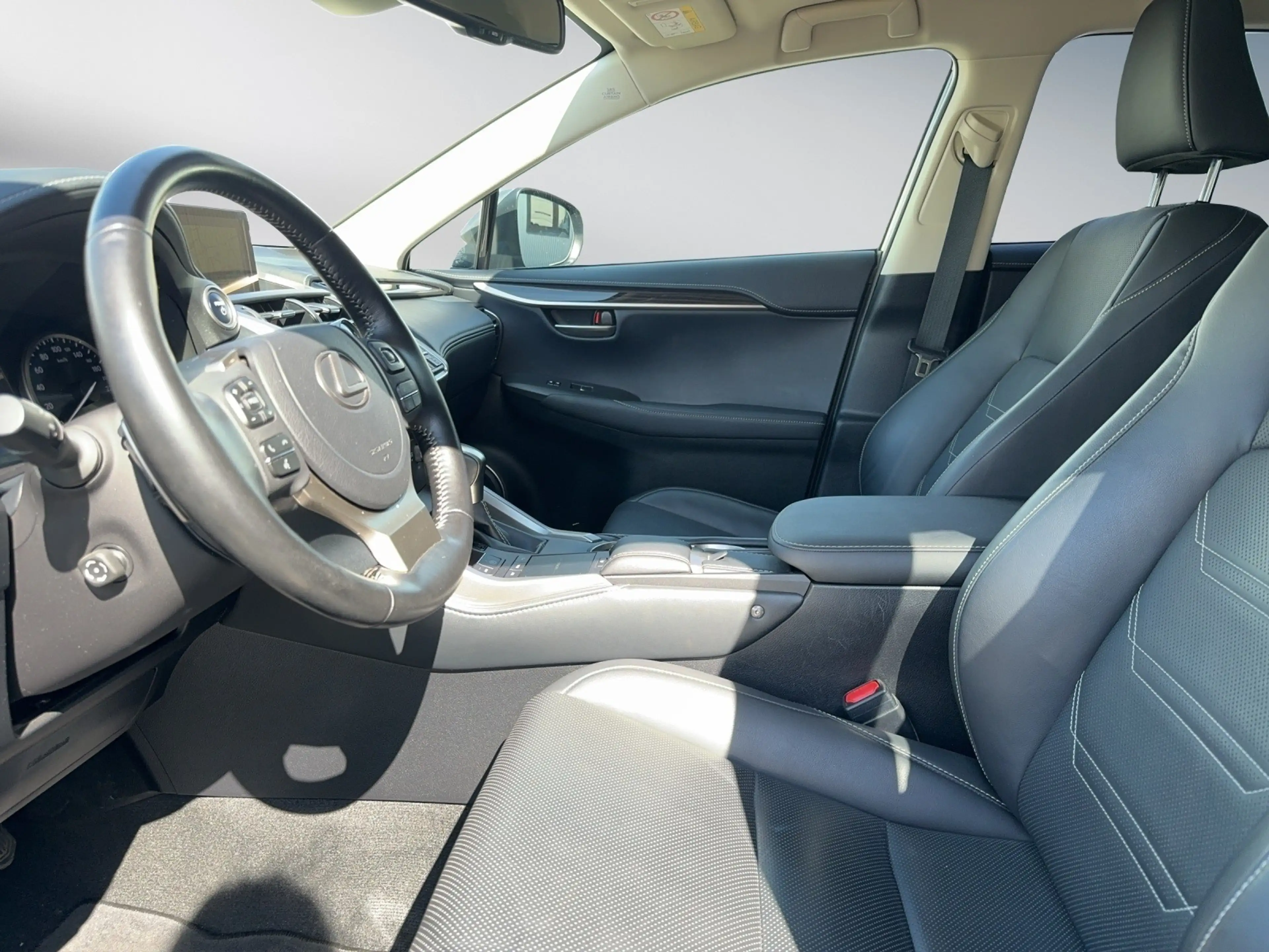 Lexus NX 300 h*LUXURY*4x4*PANO*MARKLEV 15J-GARANTIE — photo 9