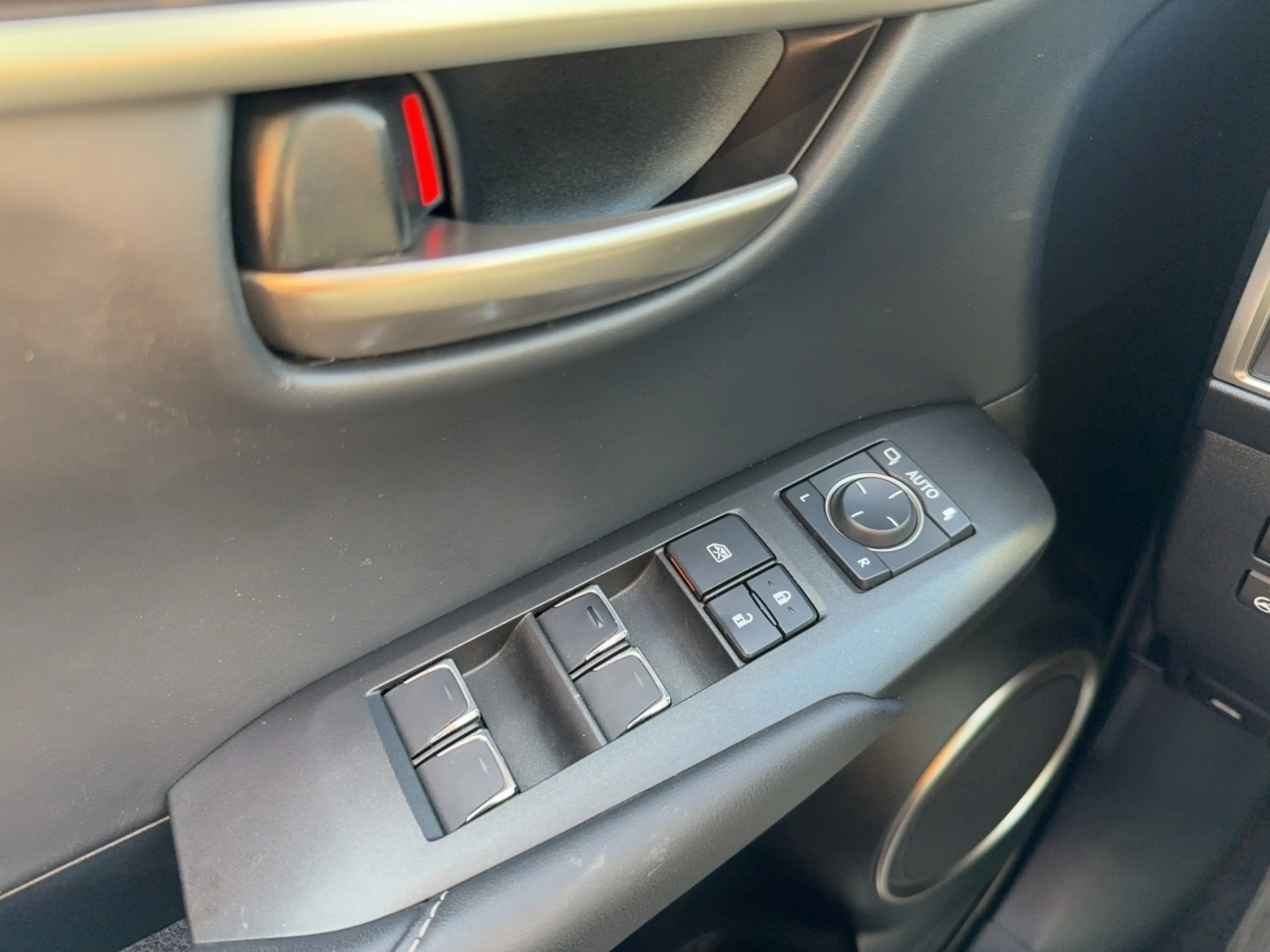 Lexus NX 300 h*LUXURY*4x4*PANO*MARKLEV 15J-GARANTIE — photo 12