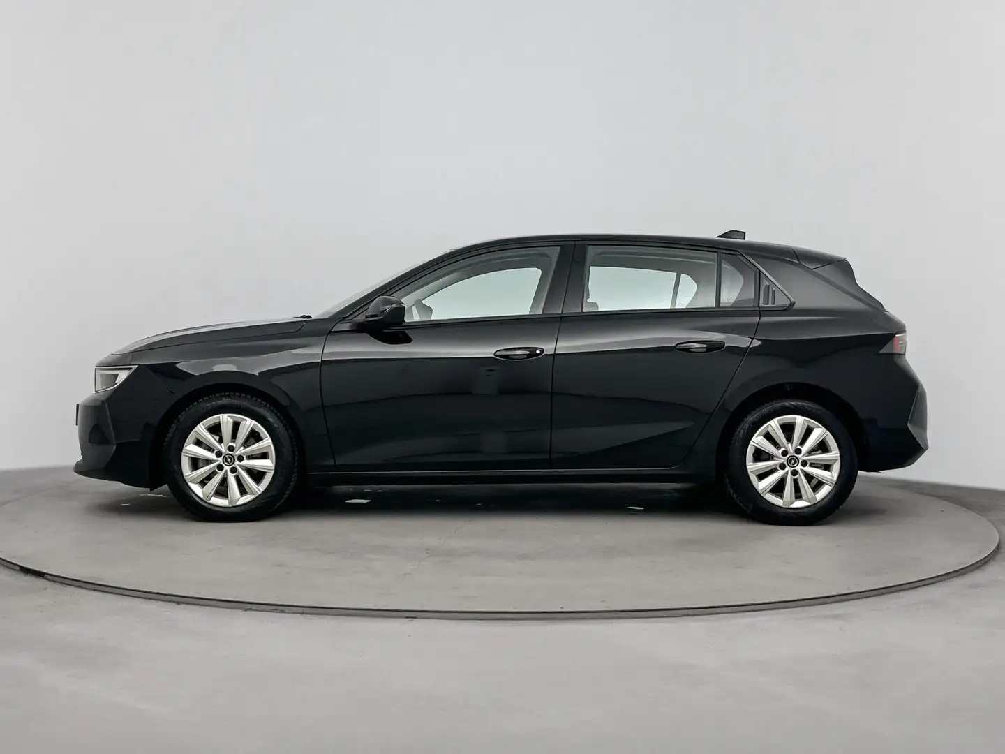 Opel Astra 110pk Edition | Navigatie | Parkeersensoren VOOR+A Zwart - 2