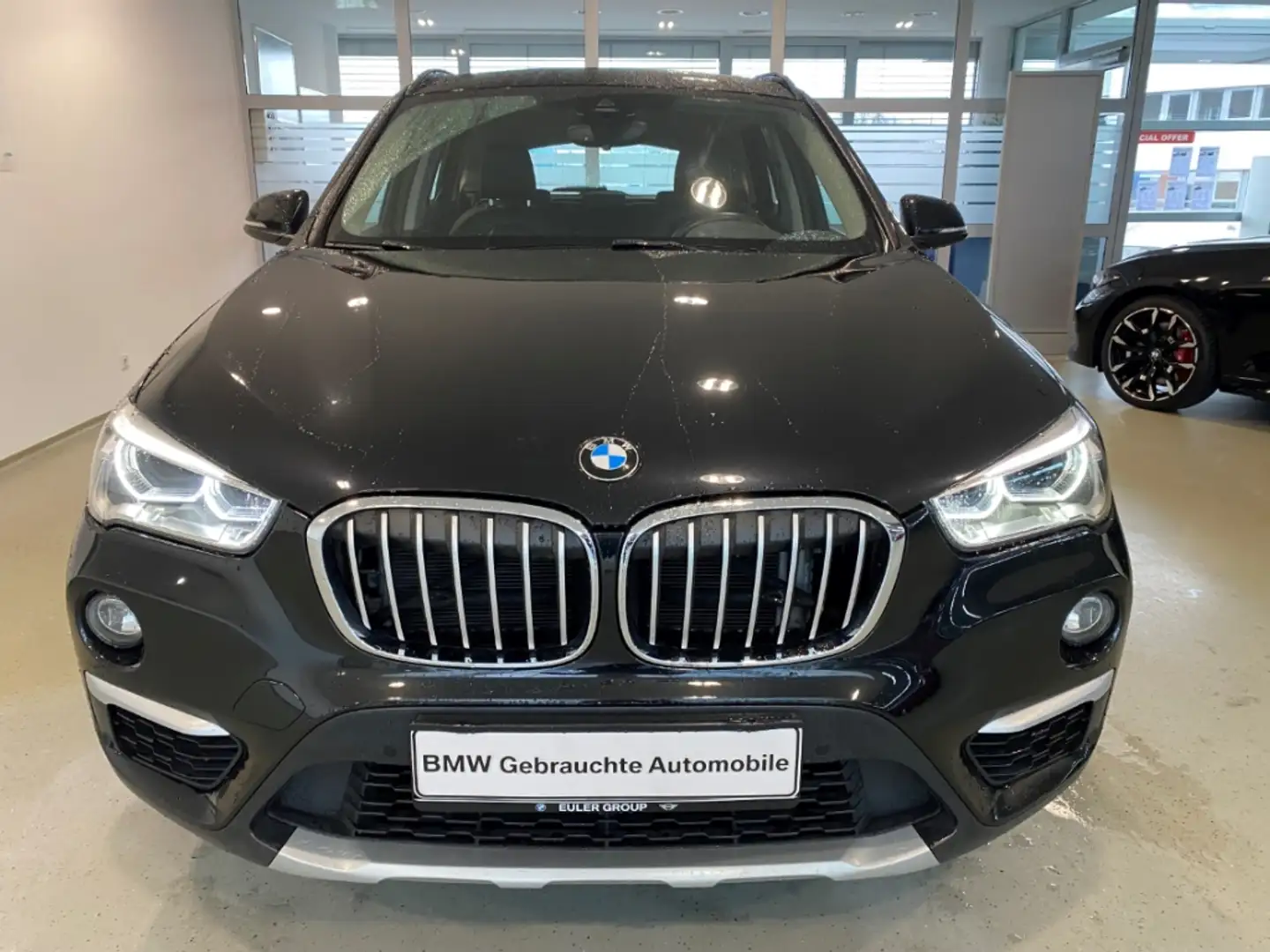BMW X1 xDrive 20i Leder Navi LED El. Heckklappe Sportsitz Schwarz - 2