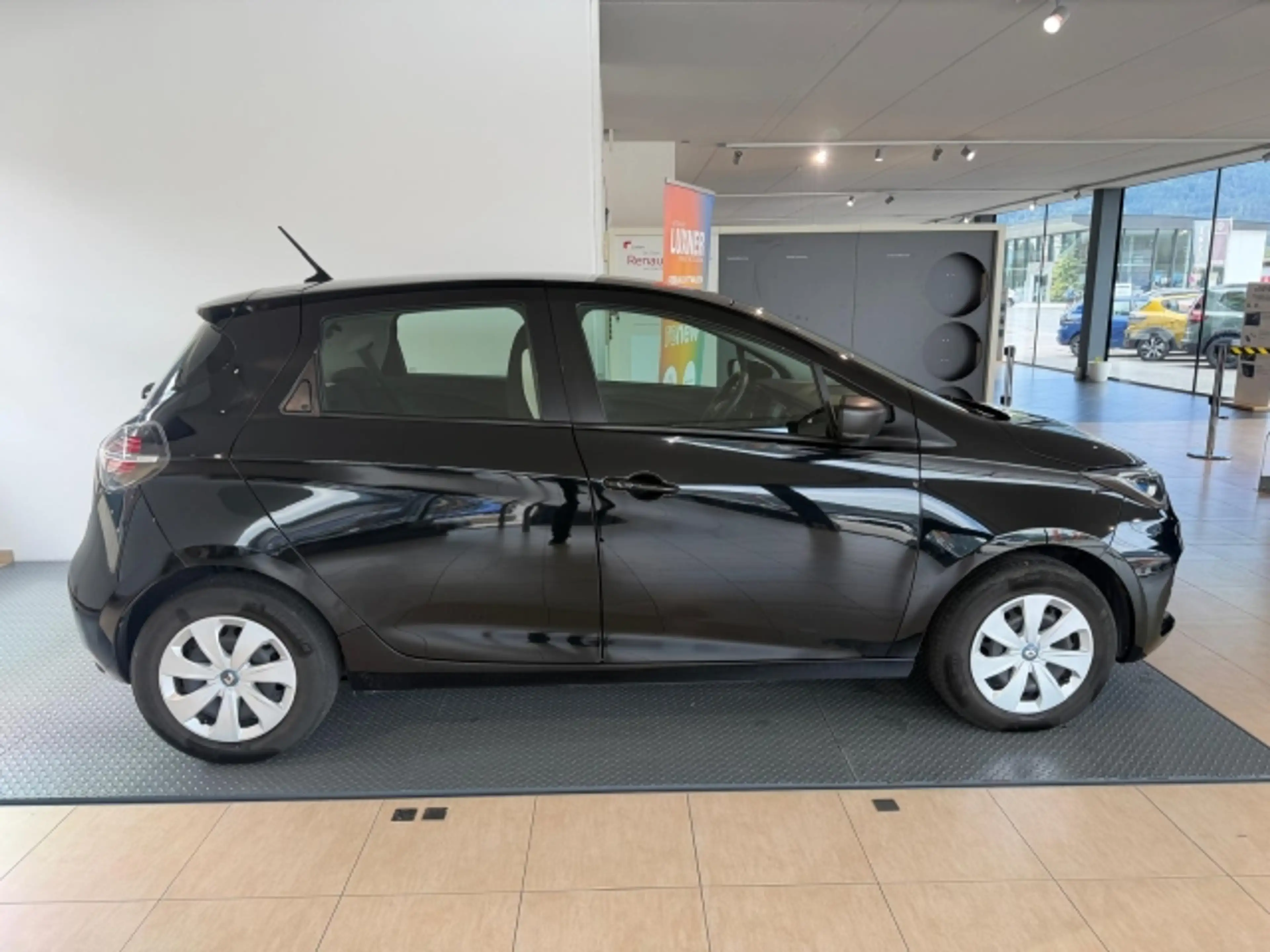 Renault ZOE ZOE Z.E. Life R110 — photo 4
