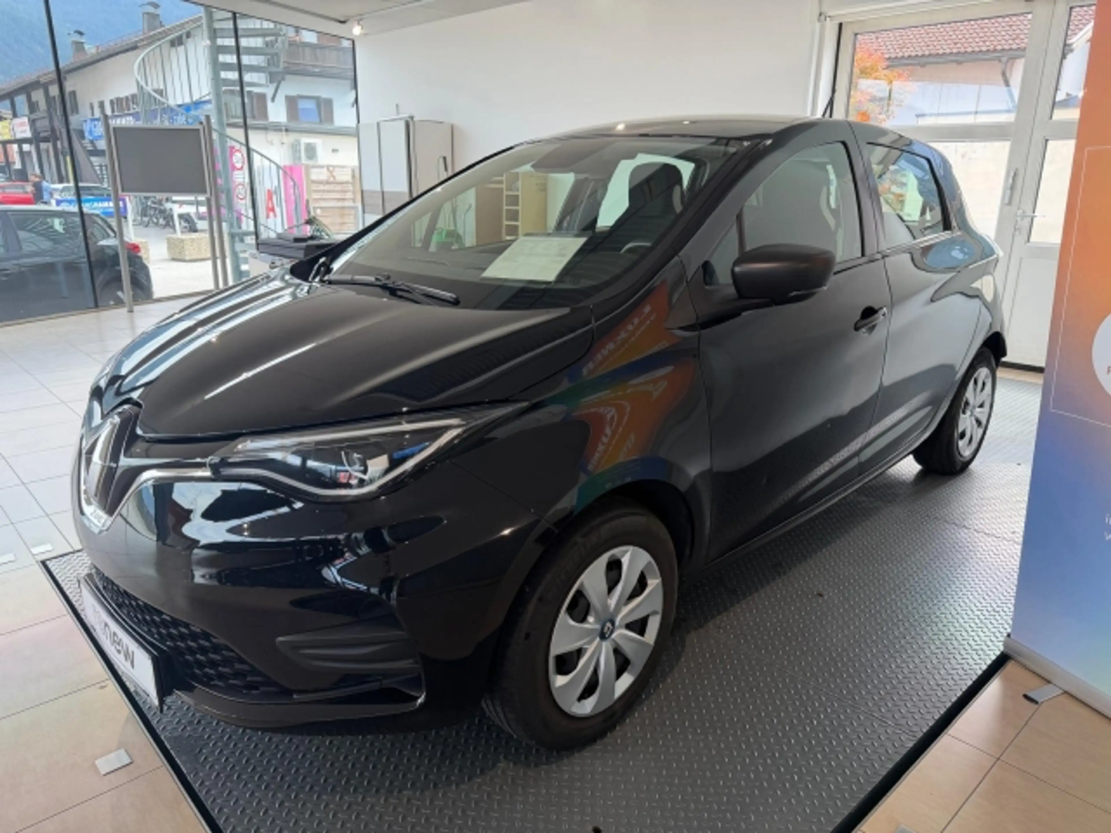 Renault ZOE ZOE Z.E. Life R110 — photo 3