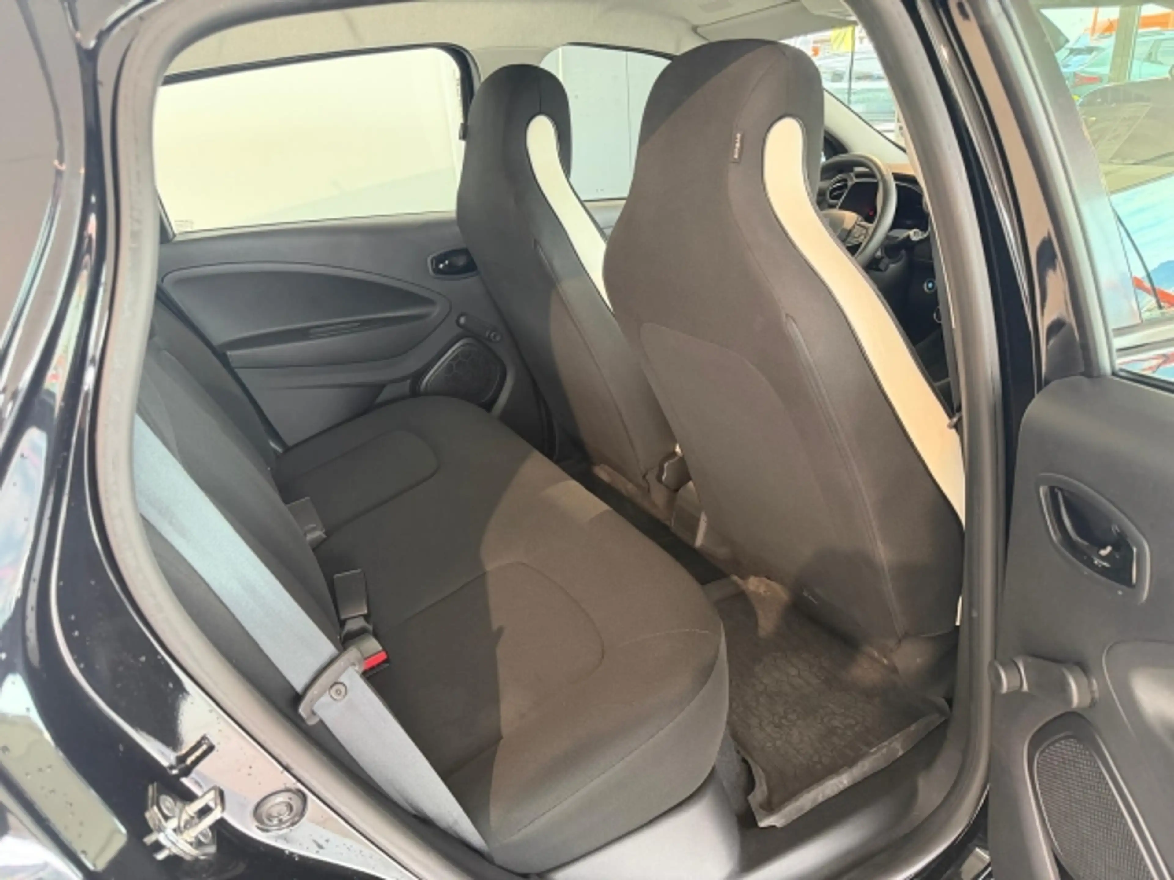Renault ZOE ZOE Z.E. Life R110 — photo 9