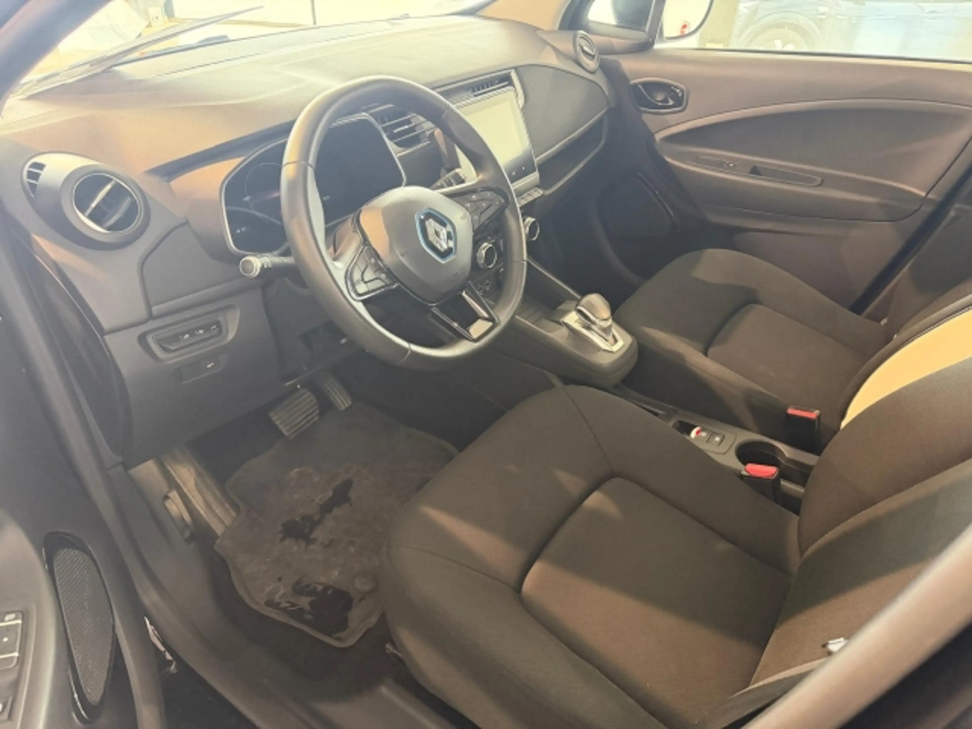 Renault ZOE ZOE Z.E. Life R110 — photo 7