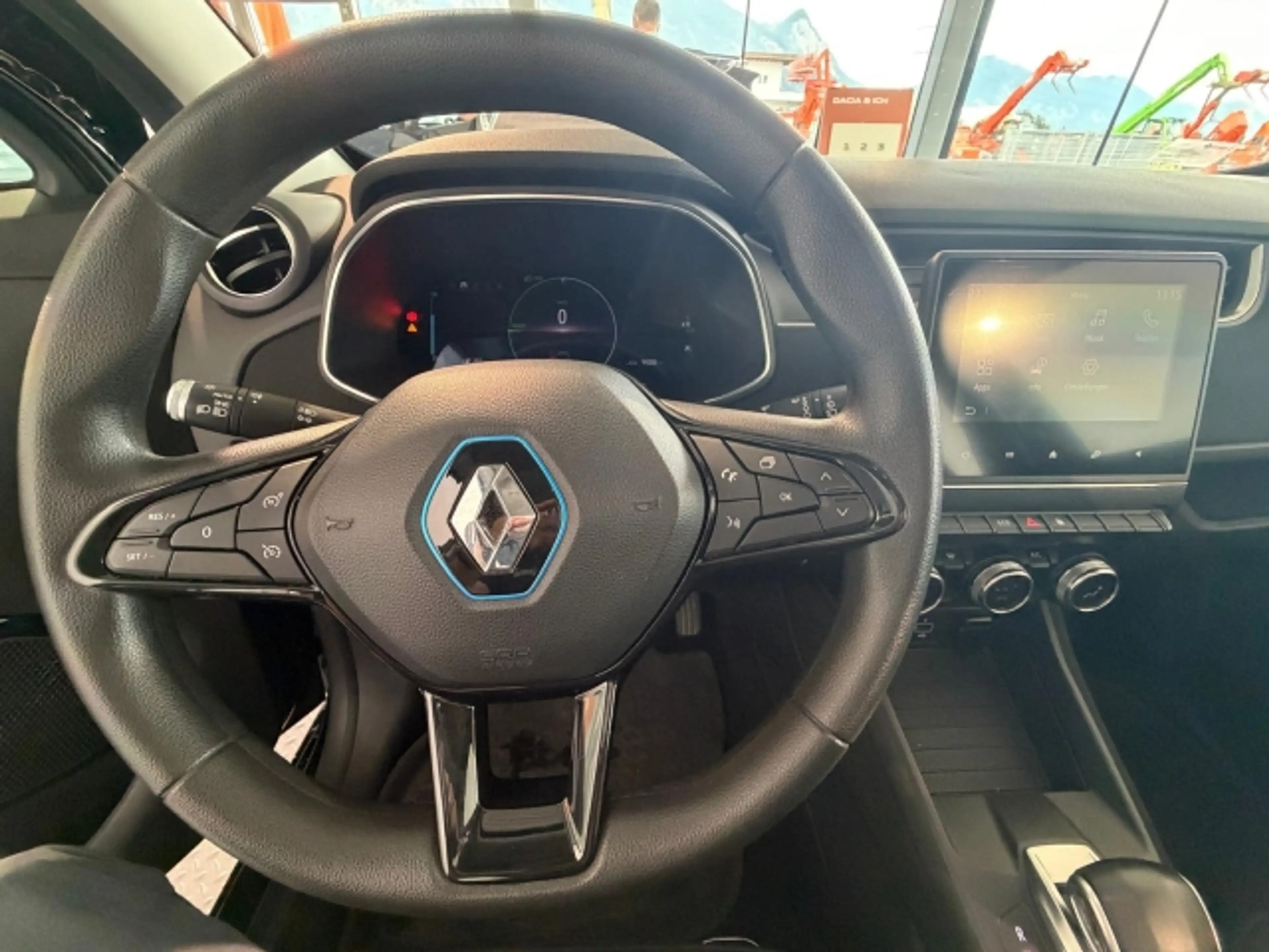 Renault ZOE ZOE Z.E. Life R110 — photo 12