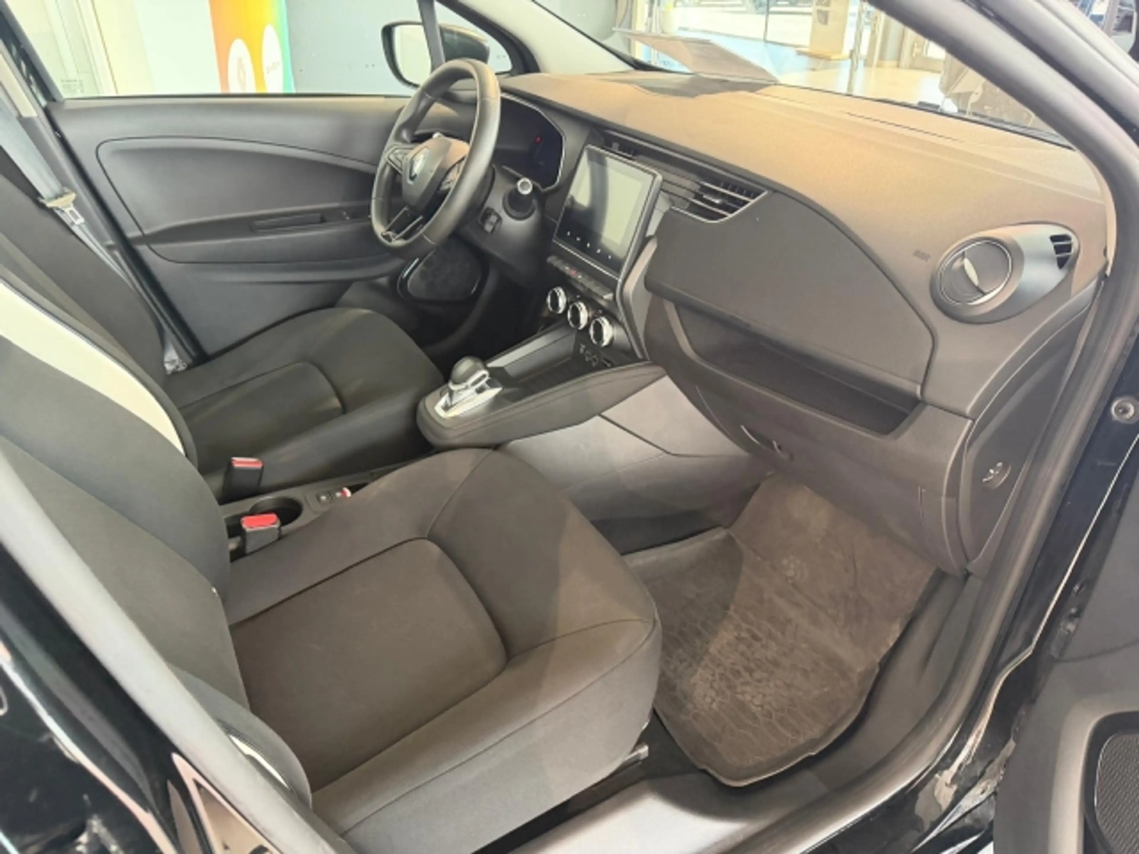 Renault ZOE ZOE Z.E. Life R110 — photo 8