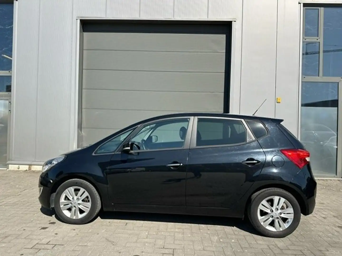 Hyundai iX20 1.6i Style crna - 2
