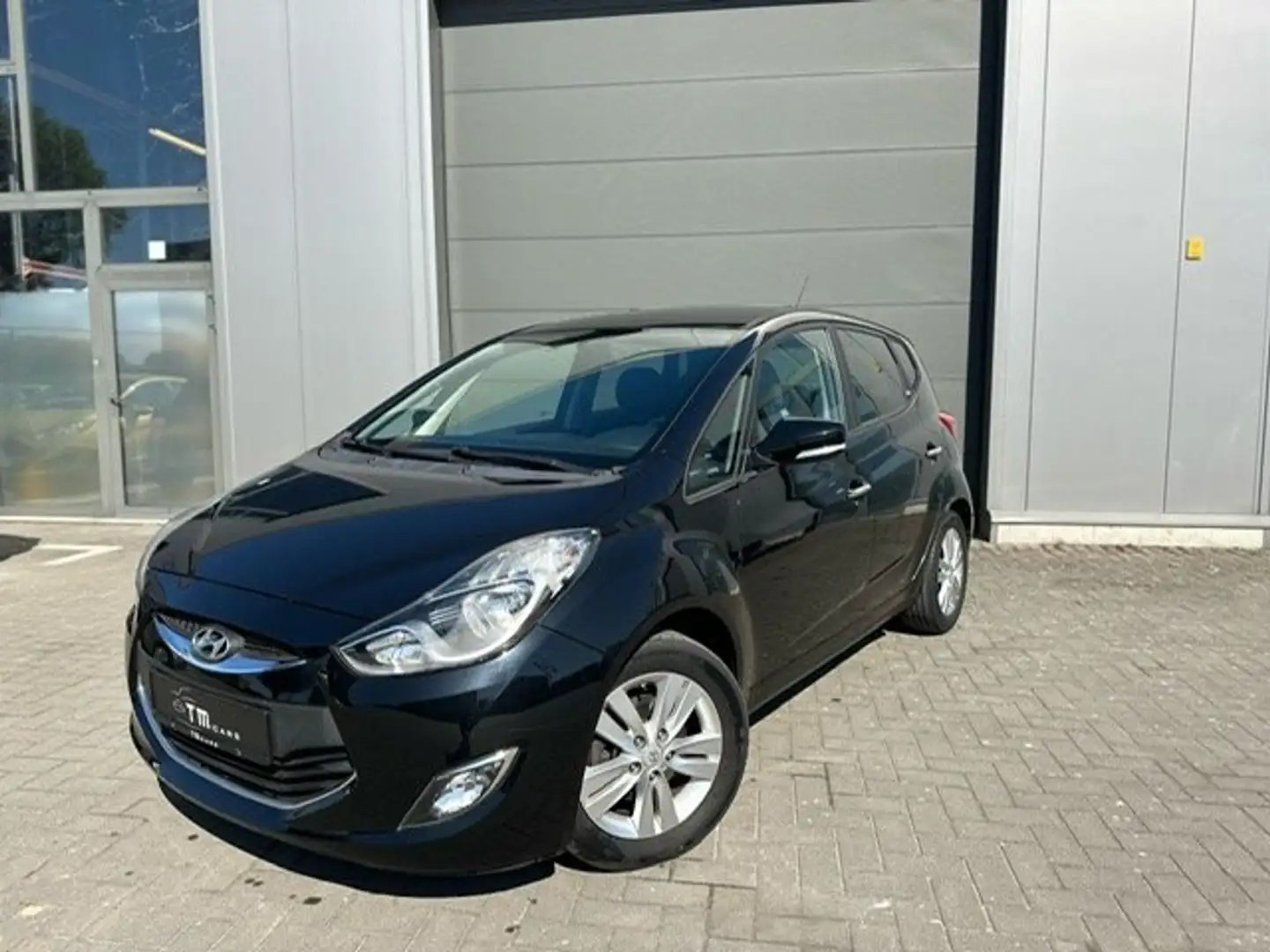 Hyundai iX20 1.6i Style crna - 1