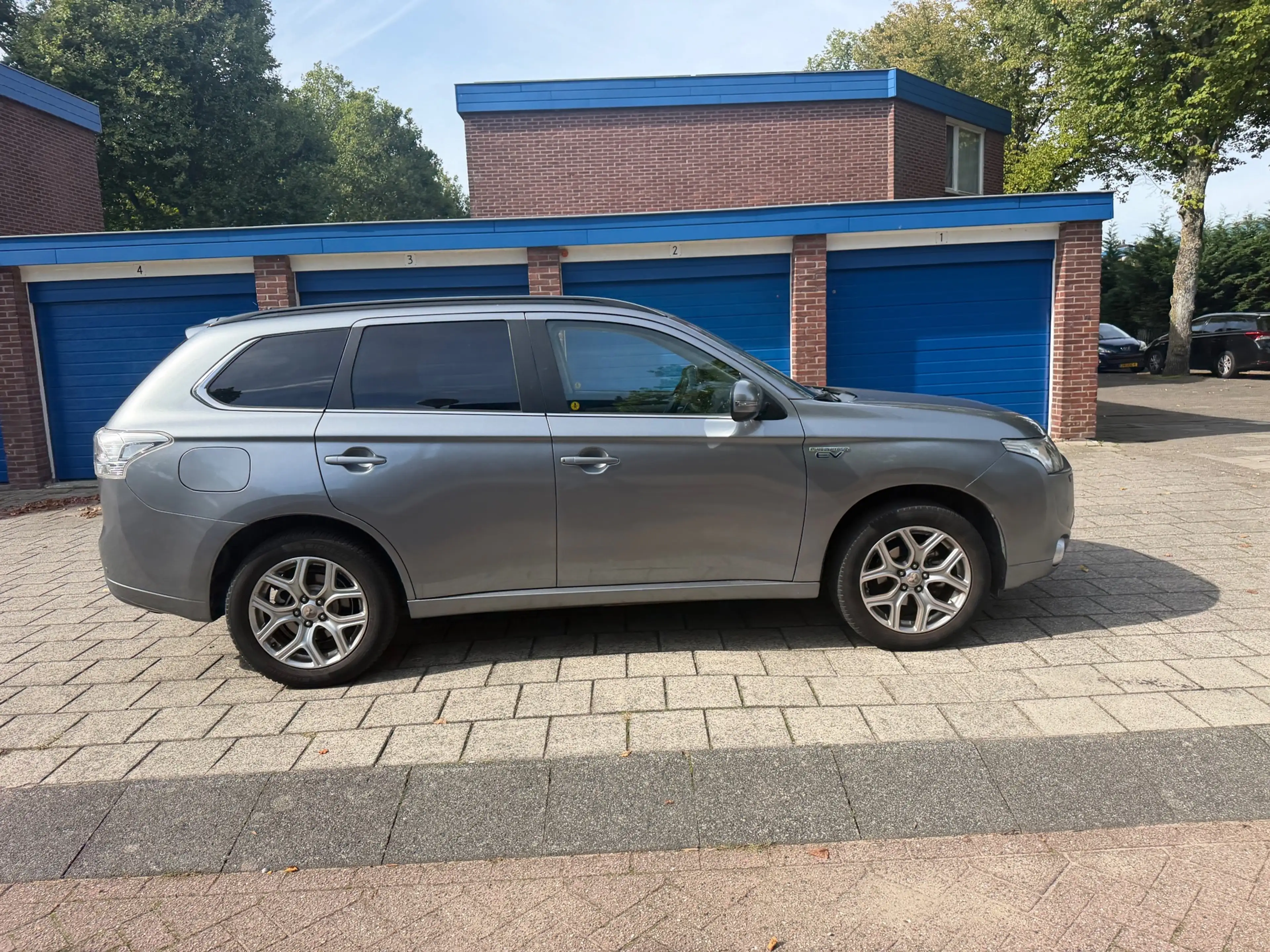 Mitsubishi Outlander 2.0 PHEV Instyle NAP Leder Panorama Cruise — photo 3