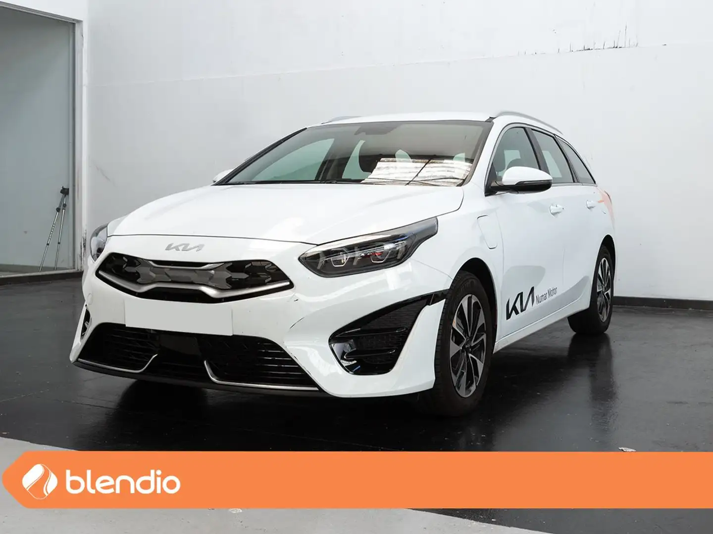 Kia 1.6 GDI PHEV EDRIVE TOURER 141 5P White - 1