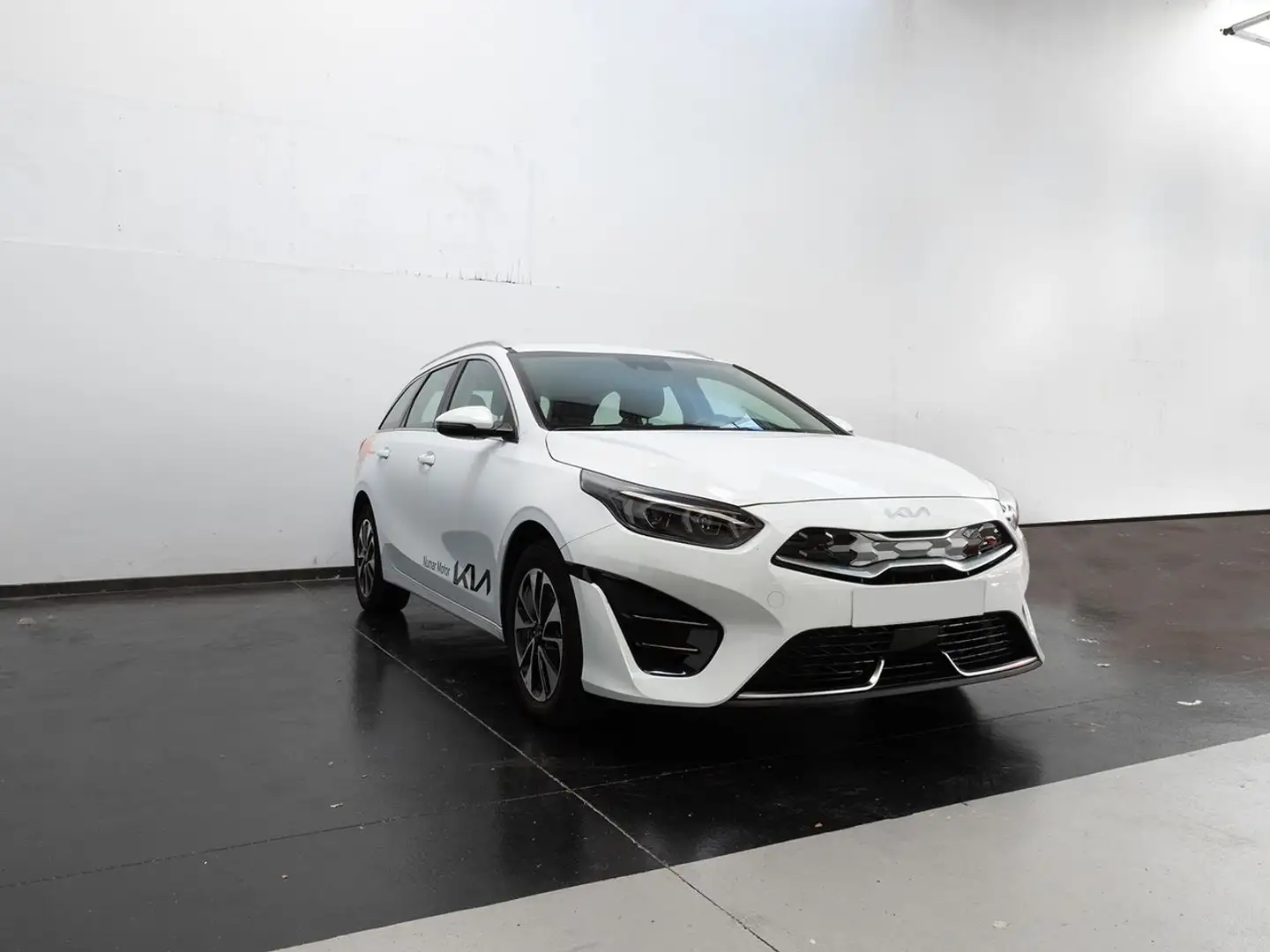 Kia 1.6 GDI PHEV EDRIVE TOURER 141 5P White - 2