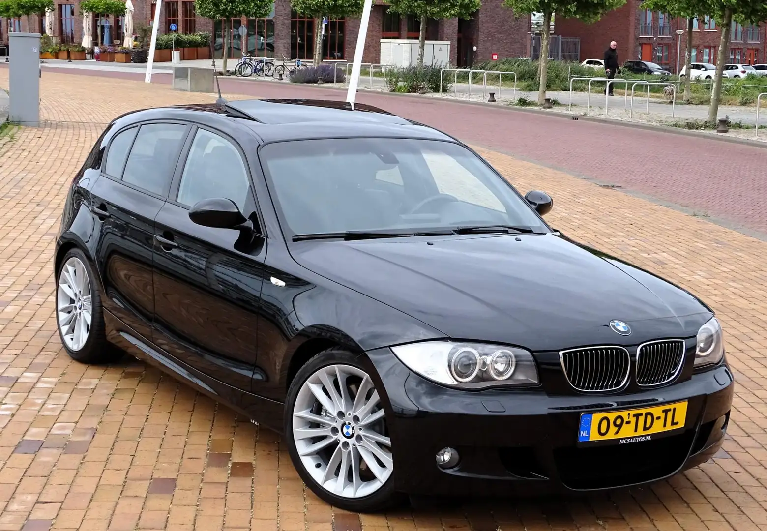 BMW 130 1-serie 130i Cup 136159km! NL auto full options to Černá - 2