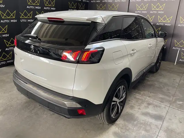 Peugeot 3008 view 4