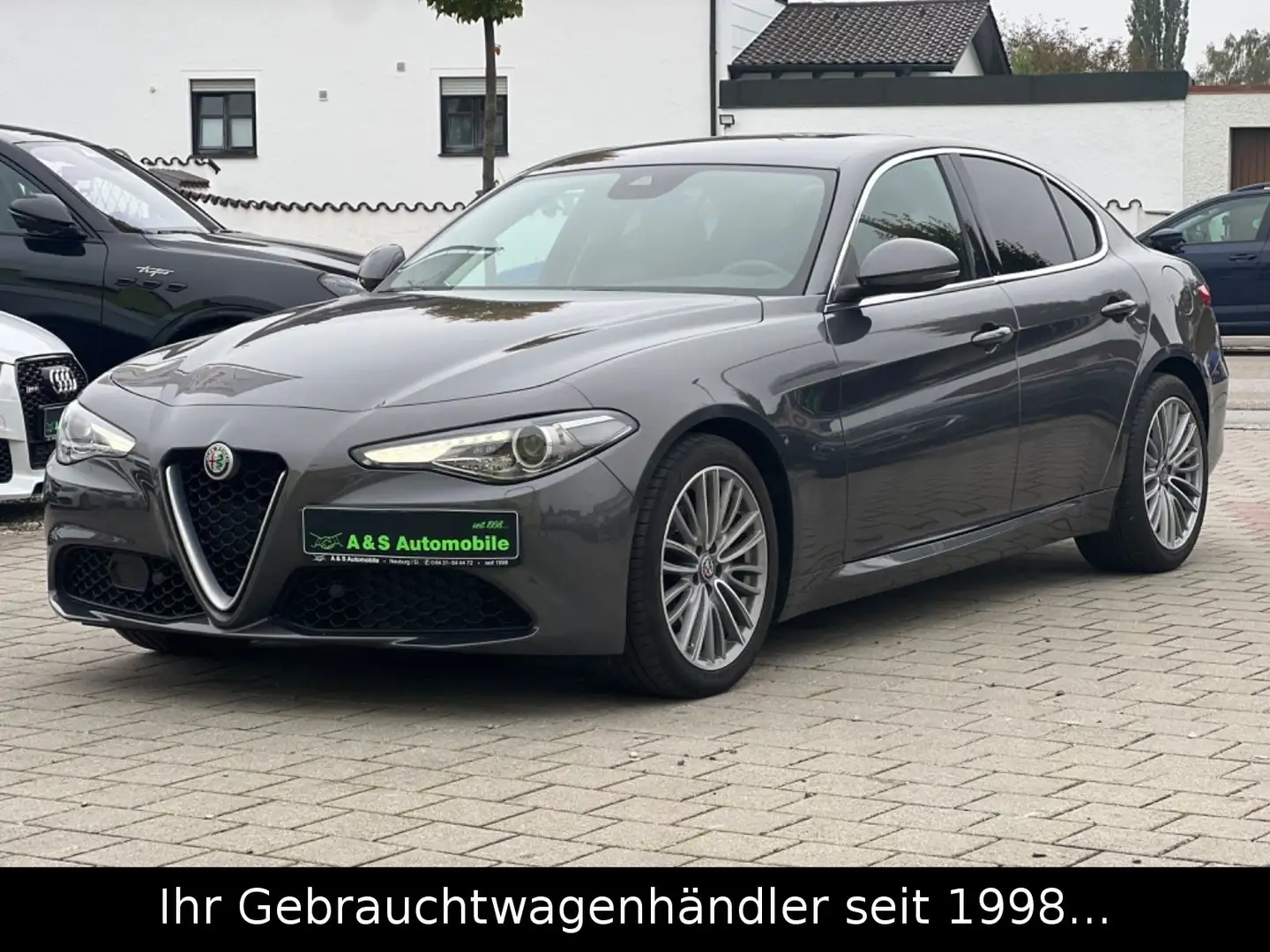 Alfa Romeo Giulia 2.0 Turbo Super *BI-XENON/KAMERA/MEMORY* Grau - 2