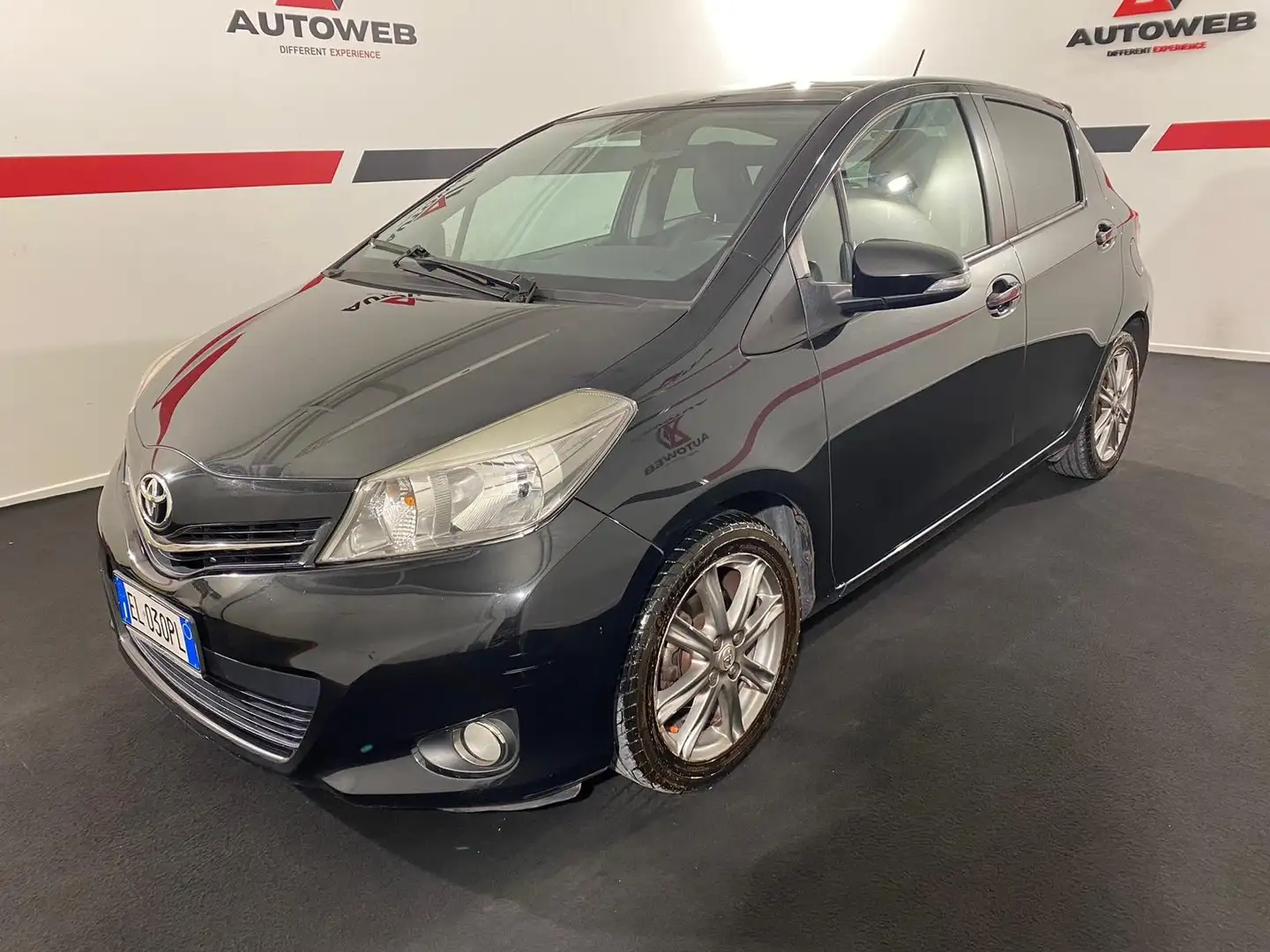 Toyota Yaris Yaris 1.3 5 porte Lounge CVT Nero - 1