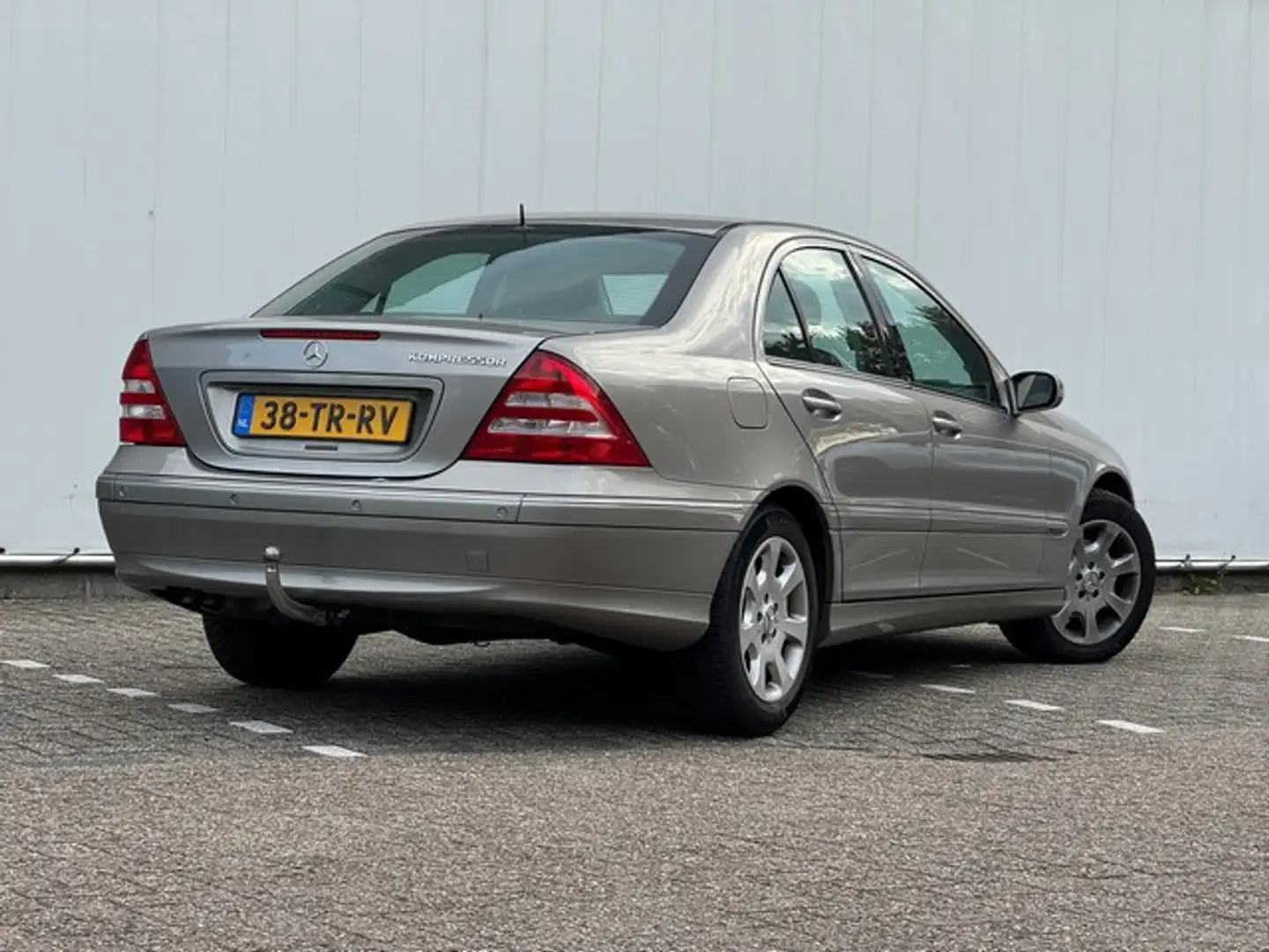 Mercedes-Benz C 180 K. Elegance Automaat met All Season, Trekhaak, Goe Gris - 2