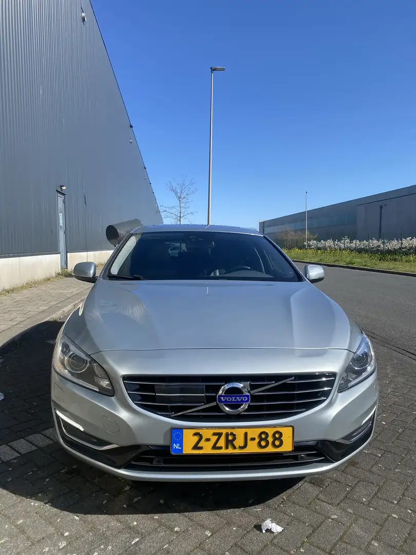 Volvo V60 2.4 D6 AWD Pl.i Sum. Grijs - 1