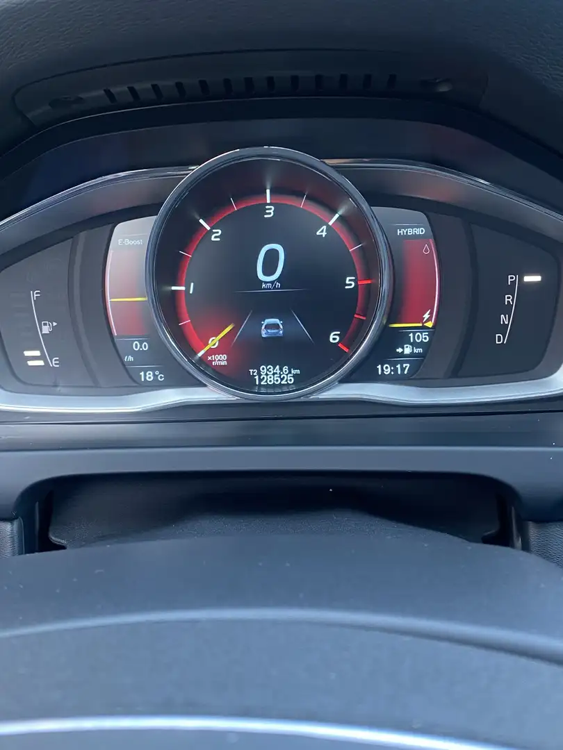 Volvo V60 2.4 D6 AWD Pl.i Sum. Grijs - 2