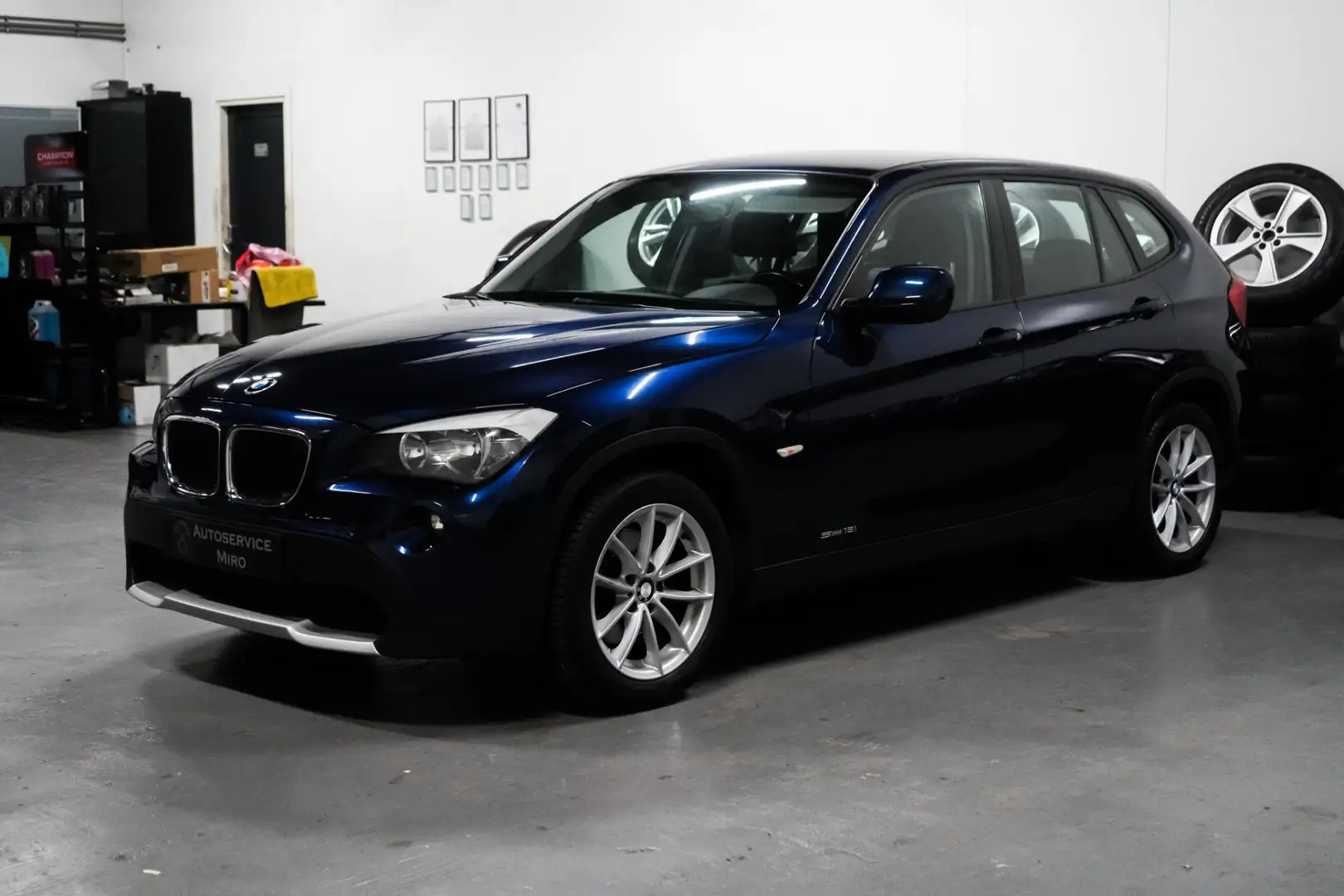 BMW X1 SDrive18i Executive Airco l Leder l Stoelverw. l T Blau - 2