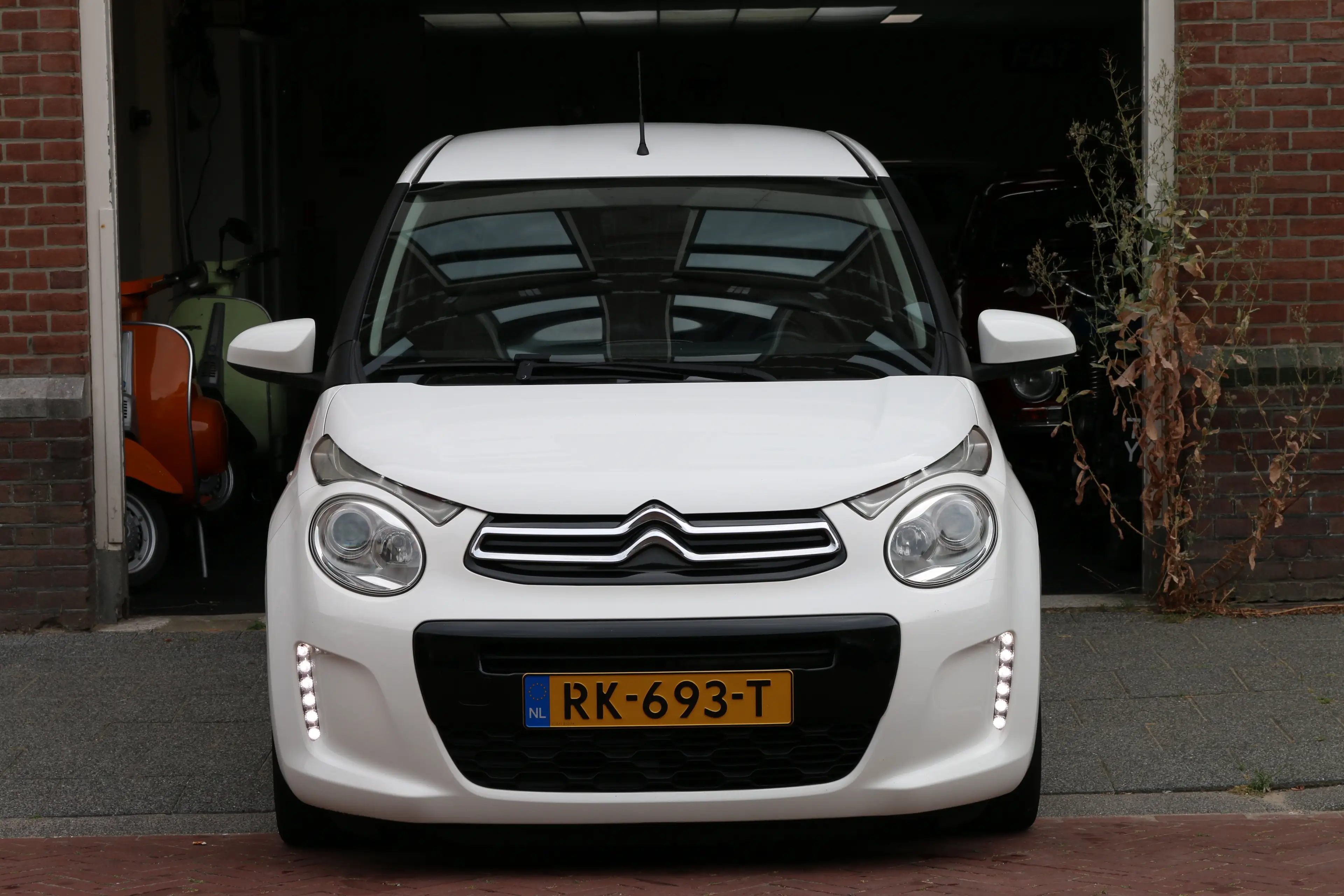 Citroen C1 1.0 e-VTi Shine — photo 11