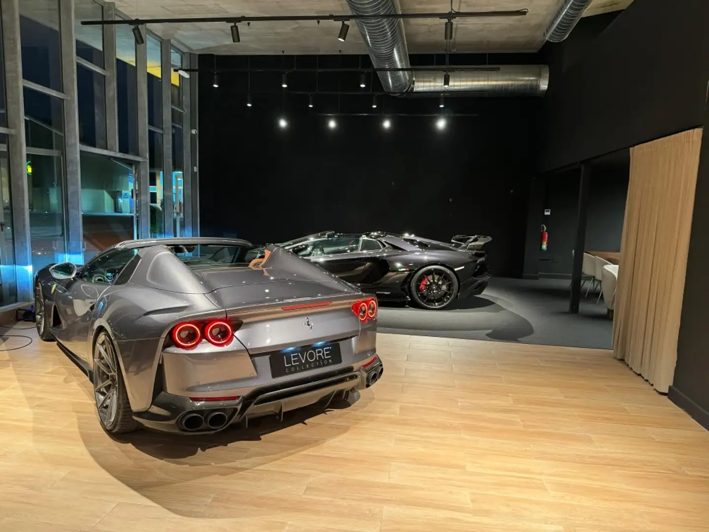 Aston Martin Vanquish Volante Noir - 2