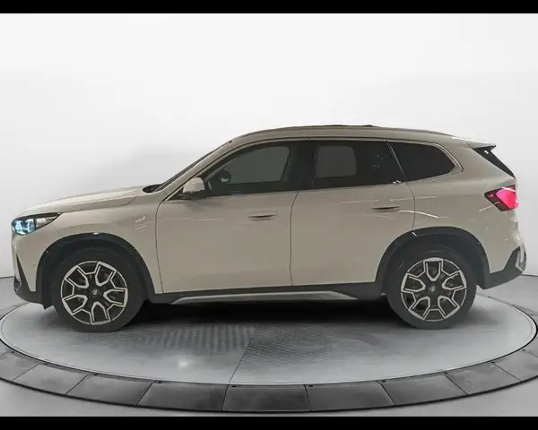 BMW X1 view 9