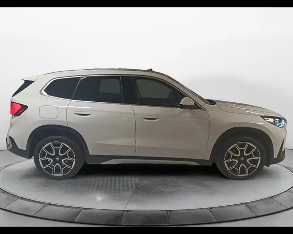 BMW X1 view 5