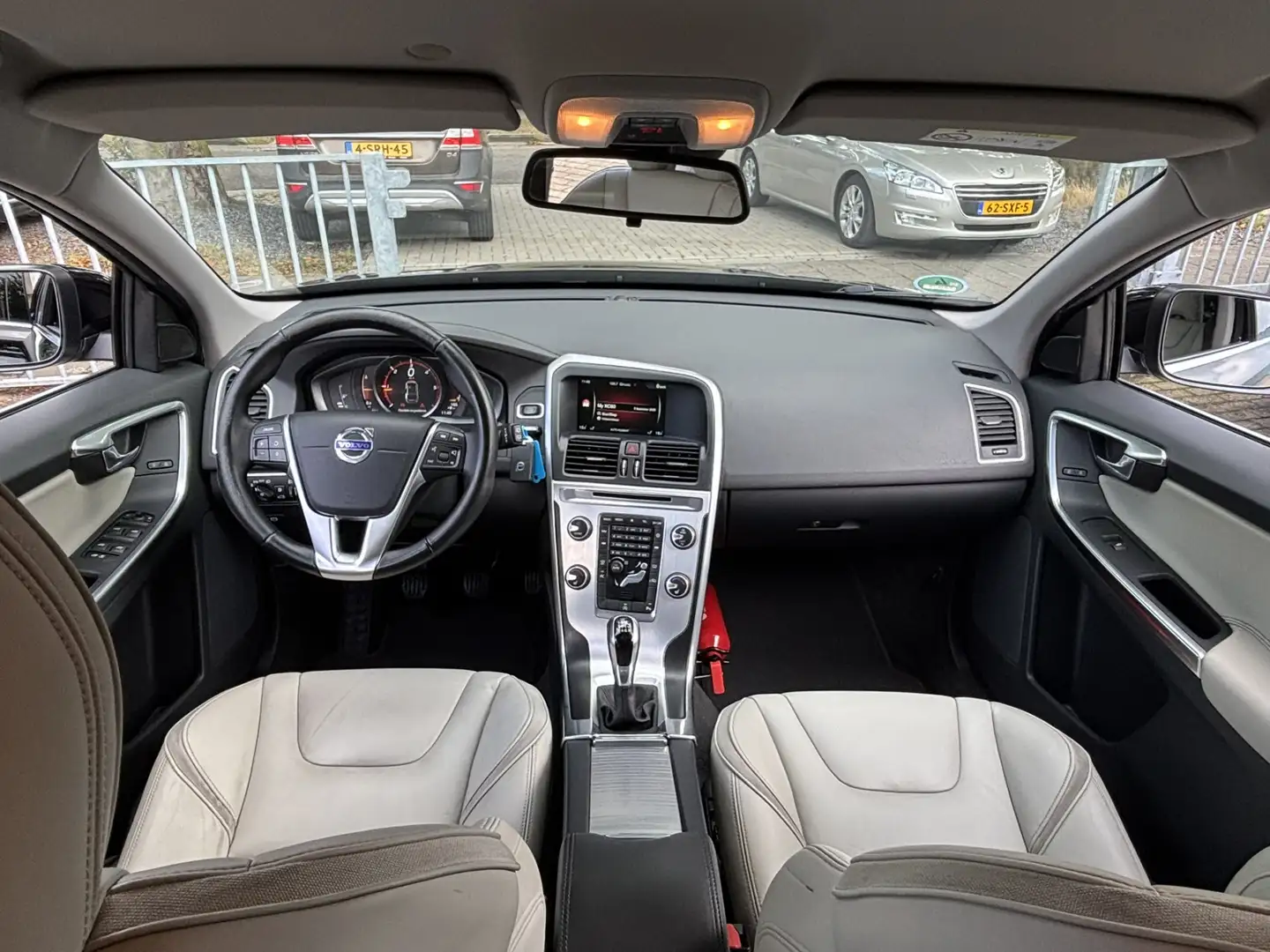 Volvo XC60 2.0 D3 Euro6 Ocean Race Leder Family Zwart - 2