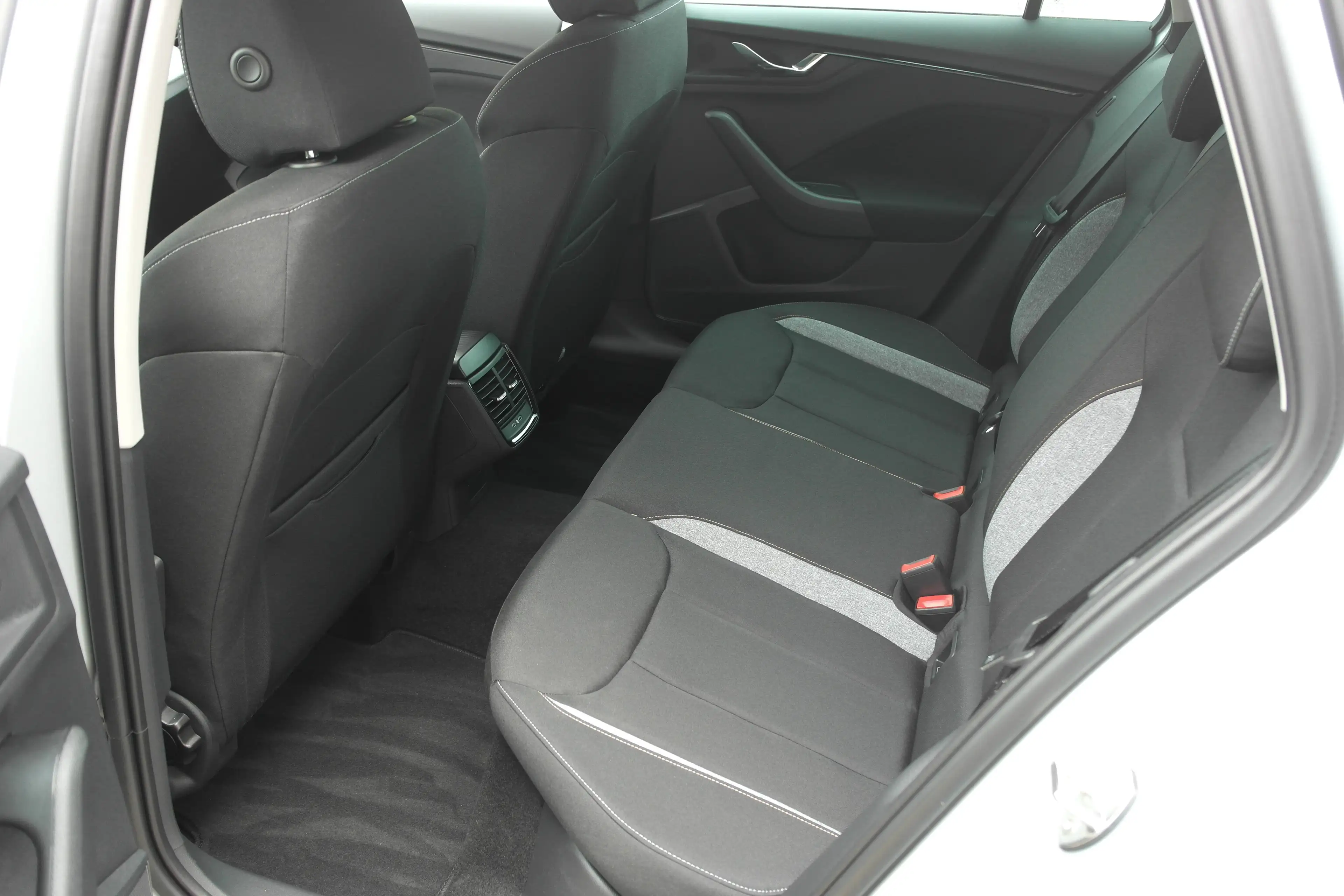 Skoda Kamiq Selection, Rückfahrkamera, DAB, Neuwagen mit Tageszulassung — photo 7