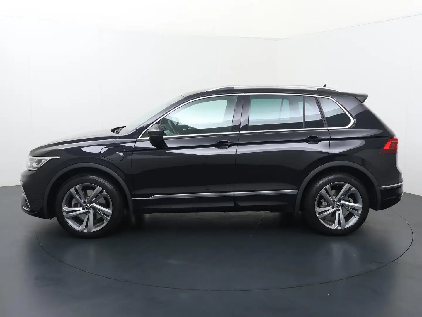 Volkswagen Tiguan 1.4 TSI eHybrid R-Line Business | 245 PK | Automaa Zwart - 2
