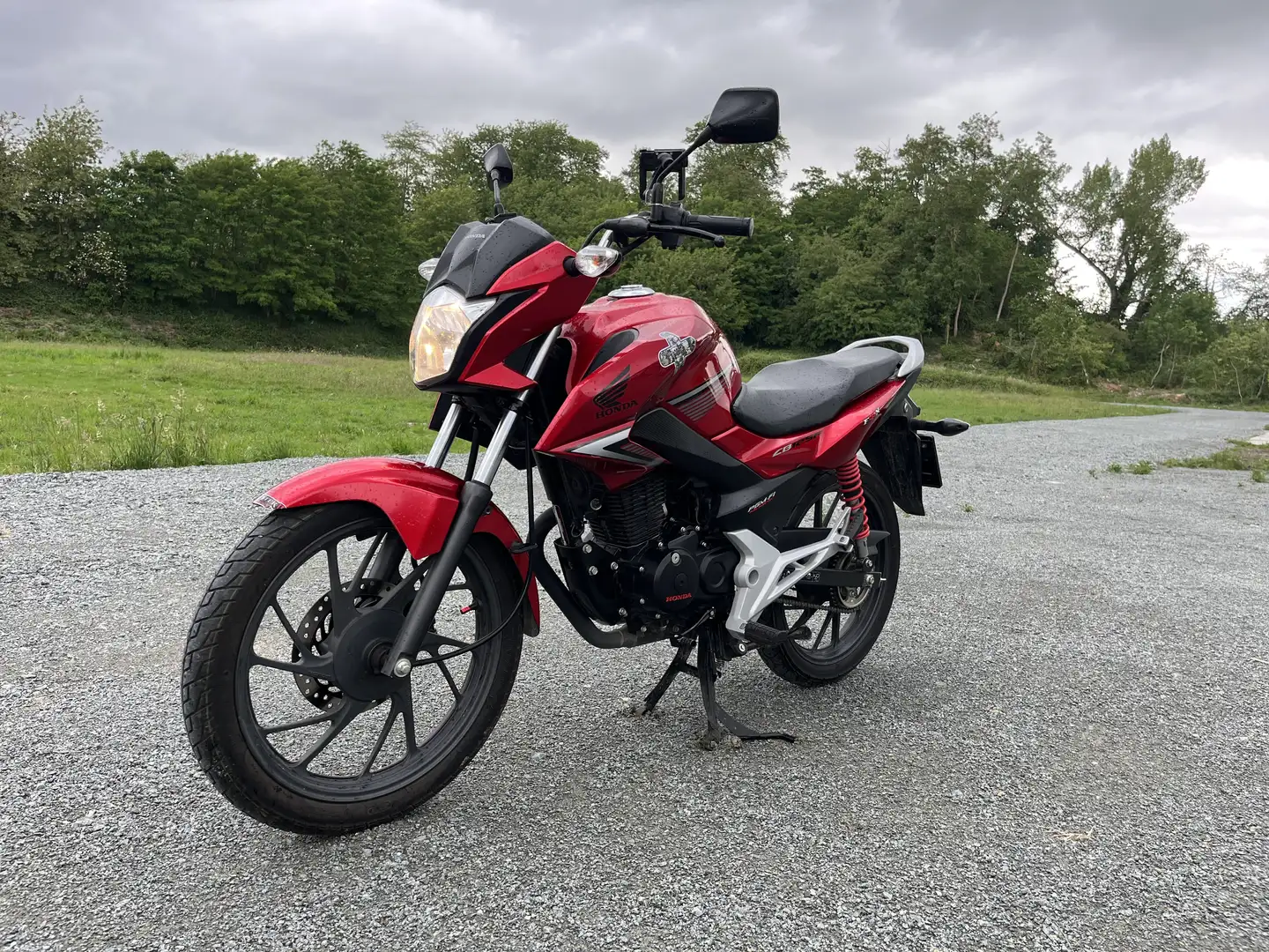 Honda CBF 125 *4100* kilomètres !!! avec tout les documents !!! - 1