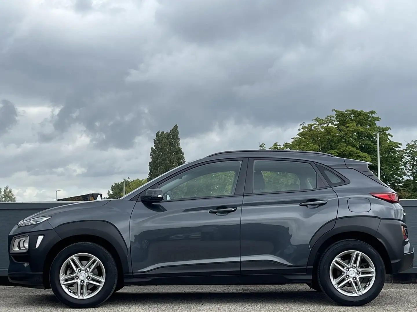 Hyundai KONA 1.0T 120PK Essence | Geïntegreerde navigatiesystee Gris - 2
