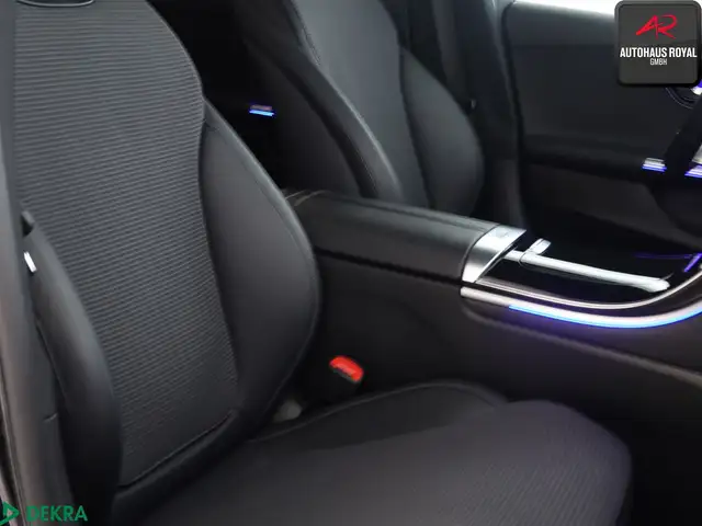 Mercedes-Benz C-Class view 12