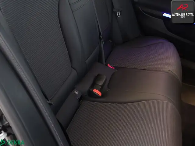 Mercedes-Benz C-Class view 13