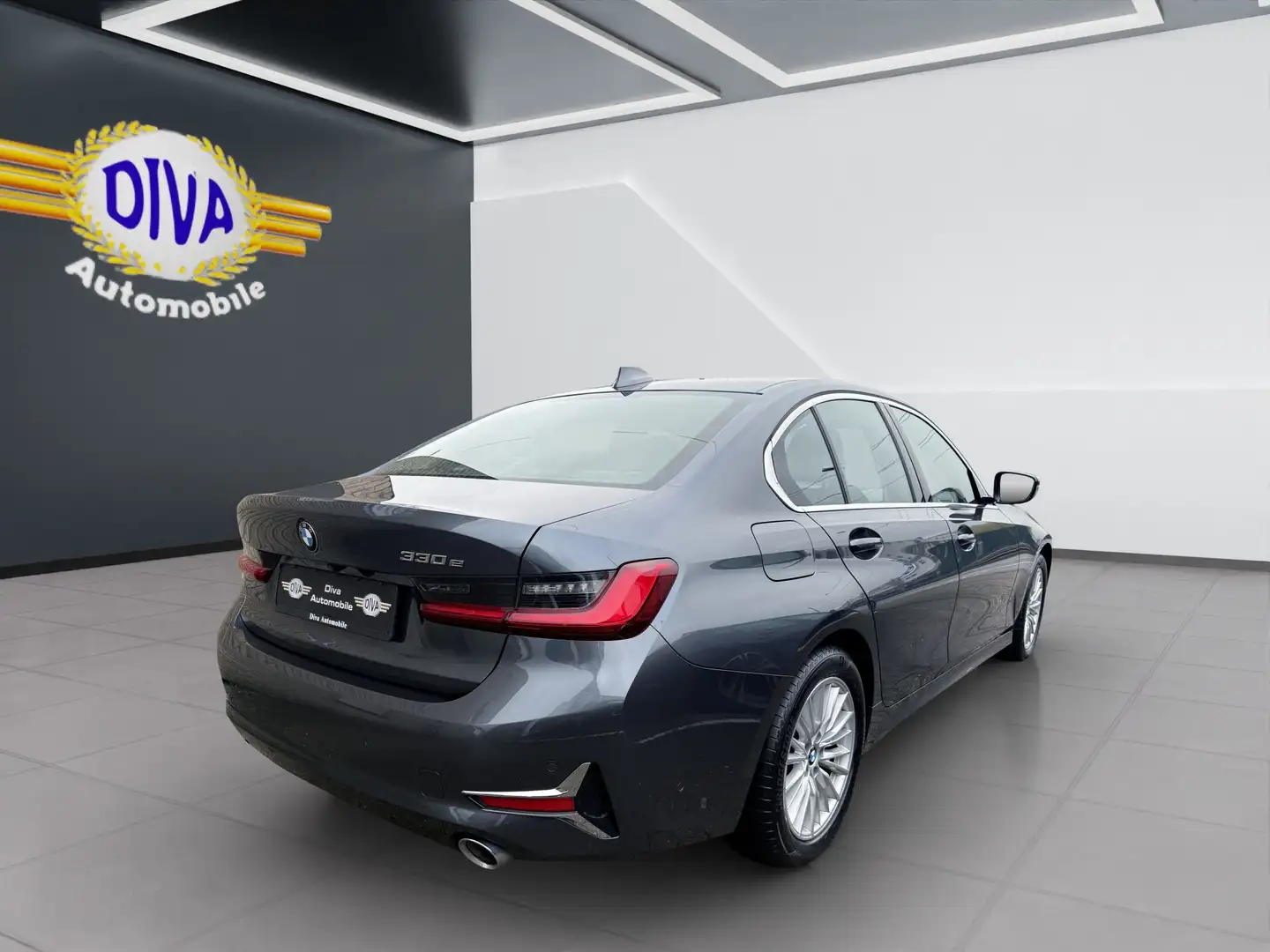 BMW 330 330 e Luxury Line 1.Hand Grau - 2