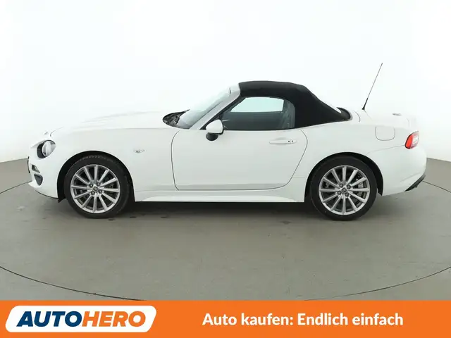 Fiat 124 Spider view 3