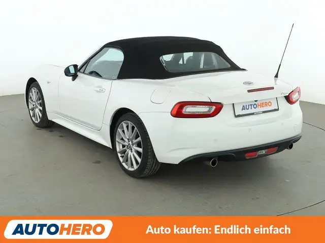 Fiat 124 Spider view 4