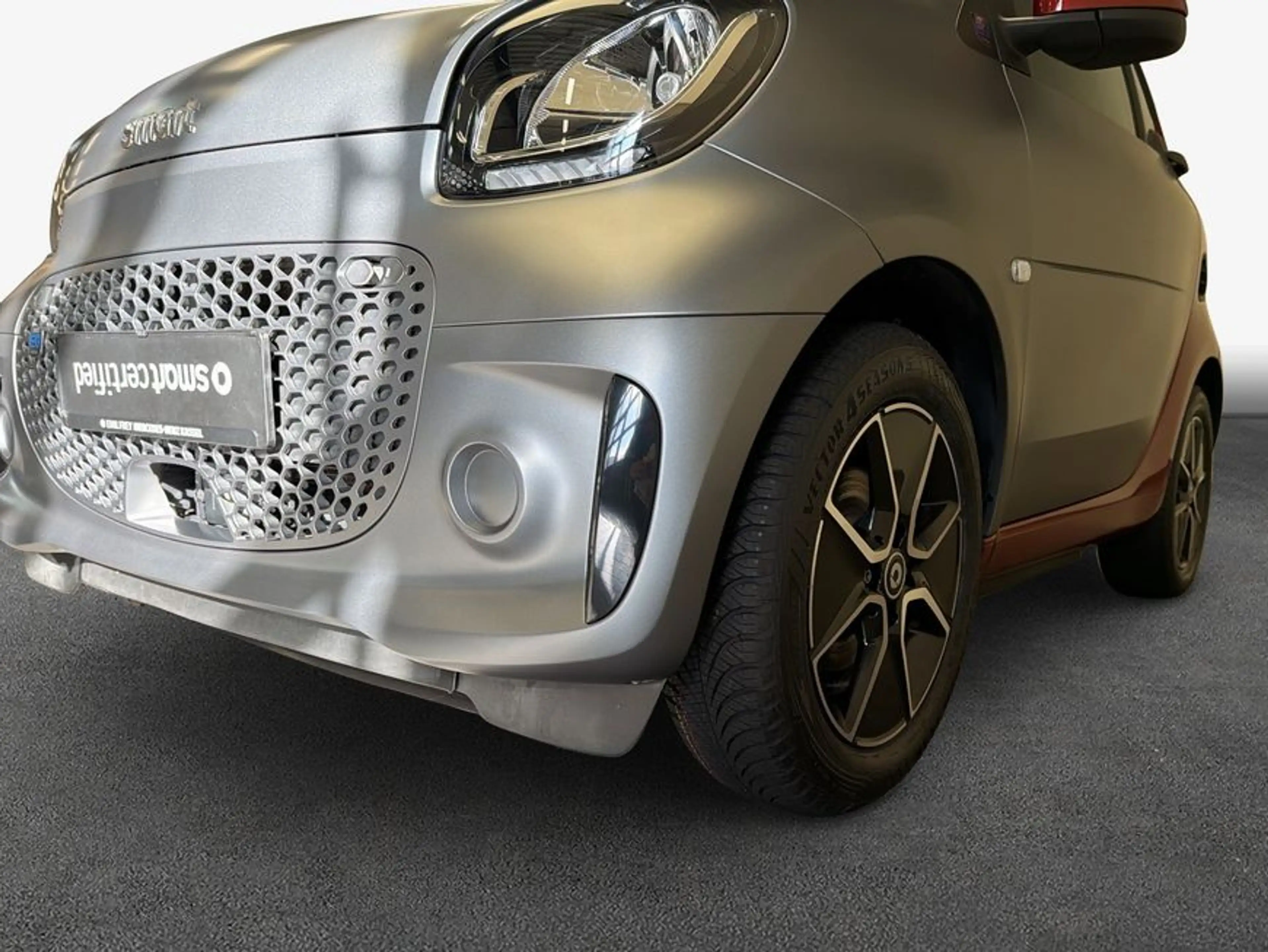 smart forTwo fortwo coupe EQ passion MATTlack|22kW|WinterPaket — photo 7