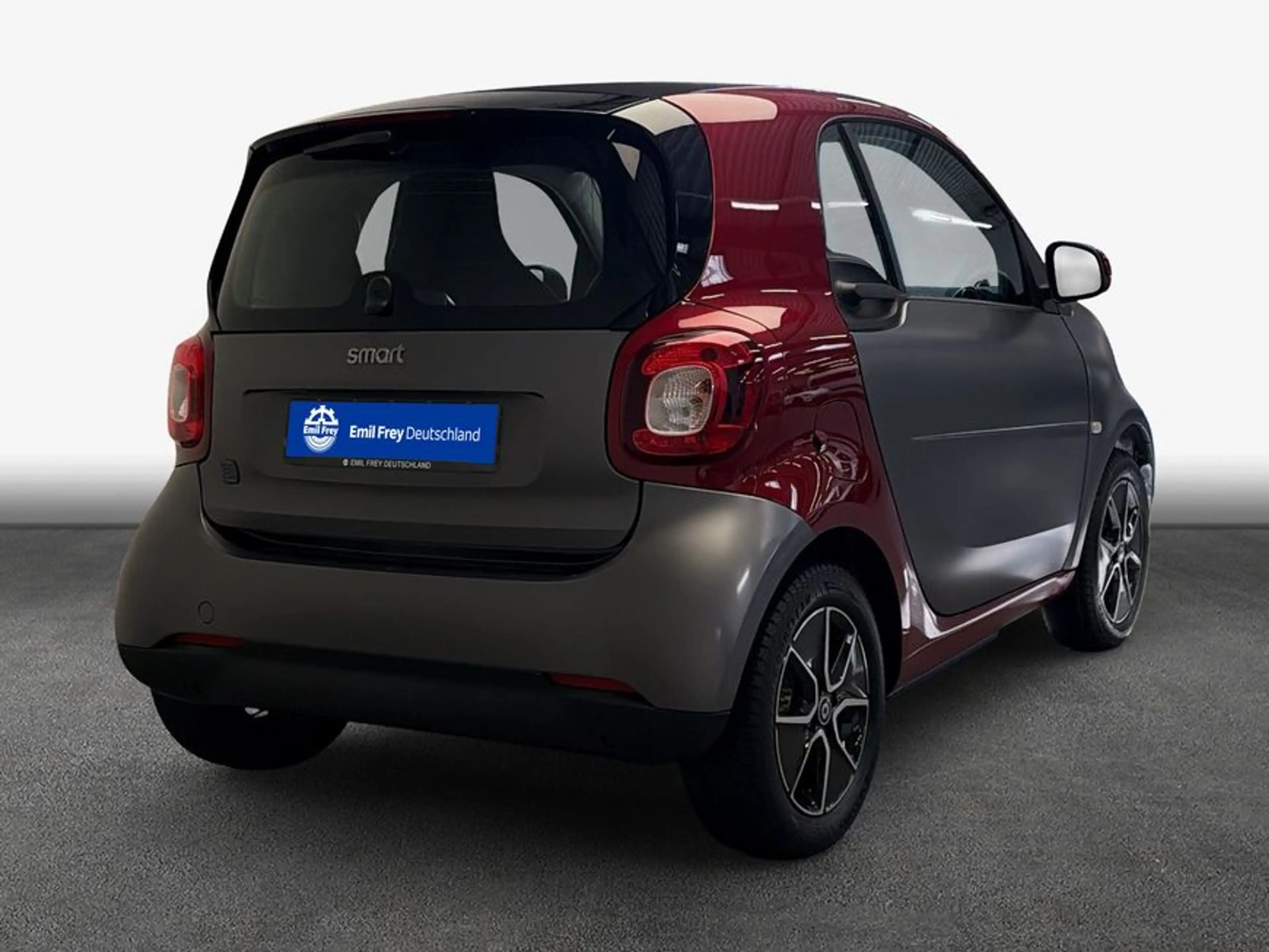 smart forTwo fortwo coupe EQ passion MATTlack|22kW|WinterPaket — photo 2