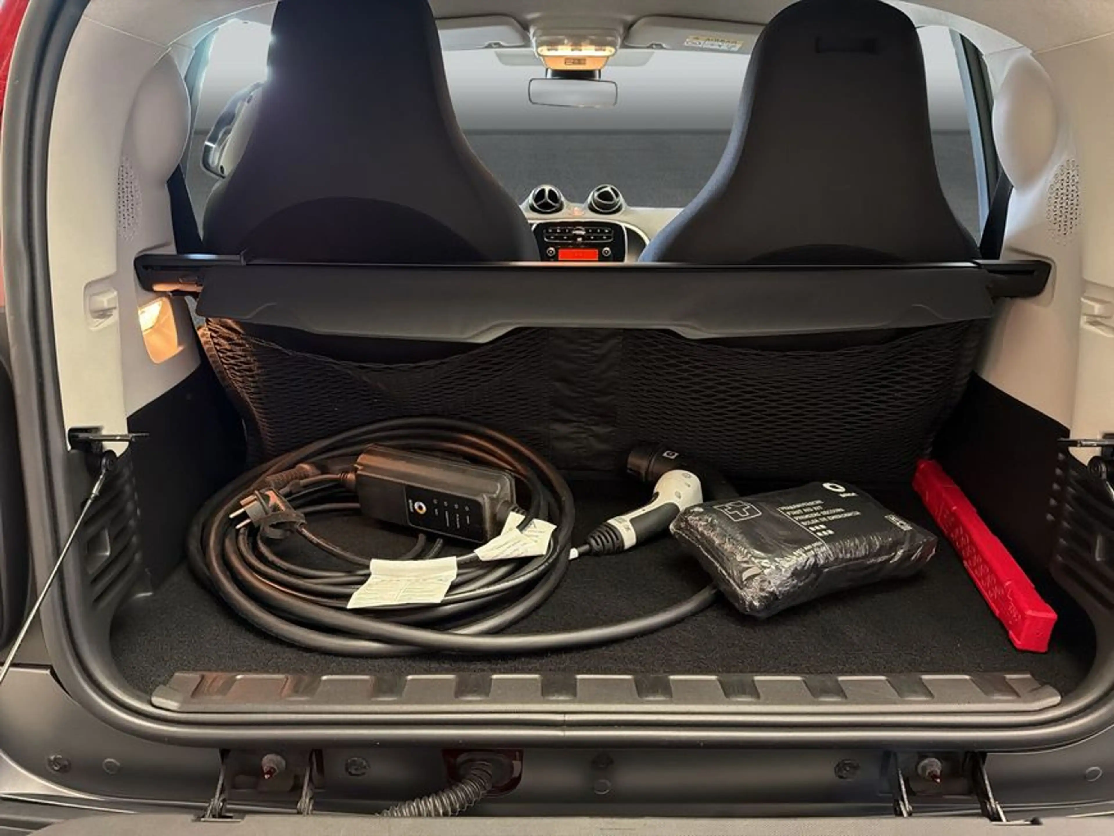 smart forTwo fortwo coupe EQ passion MATTlack|22kW|WinterPaket — photo 9