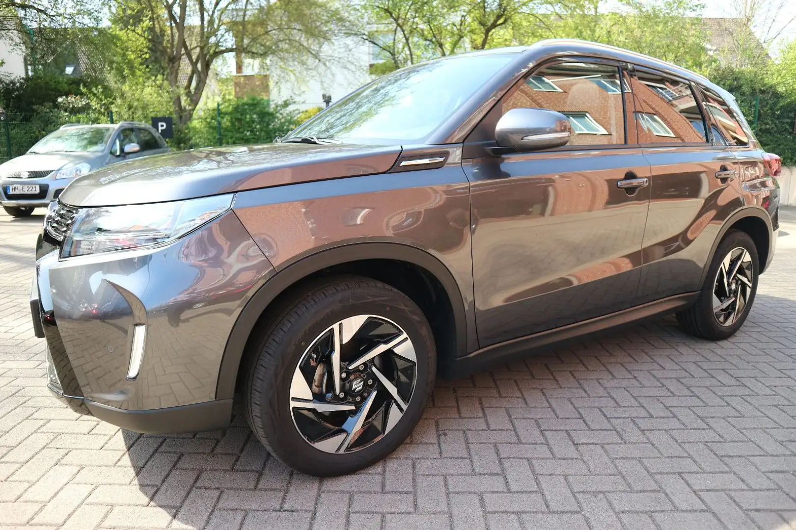 Suzuki Vitara 1.4 Mild-Hybrid Comfort+ 4x4 Grijs - 2