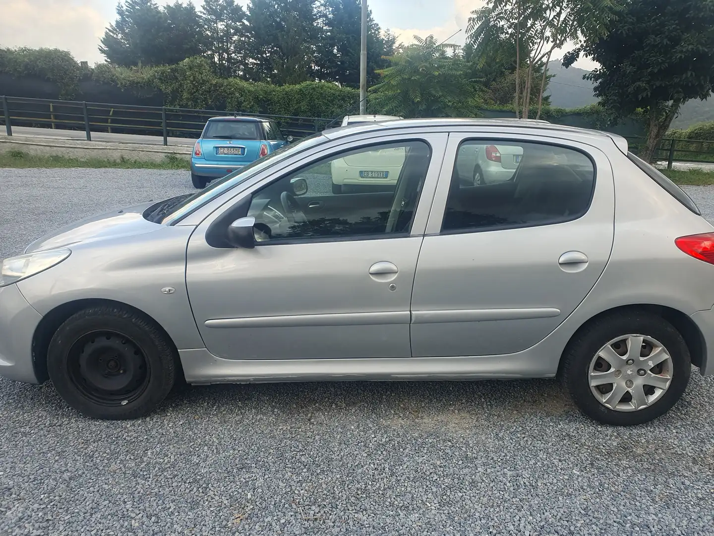 Peugeot 206 206 PLUS HDI 1,4 Silber - 2