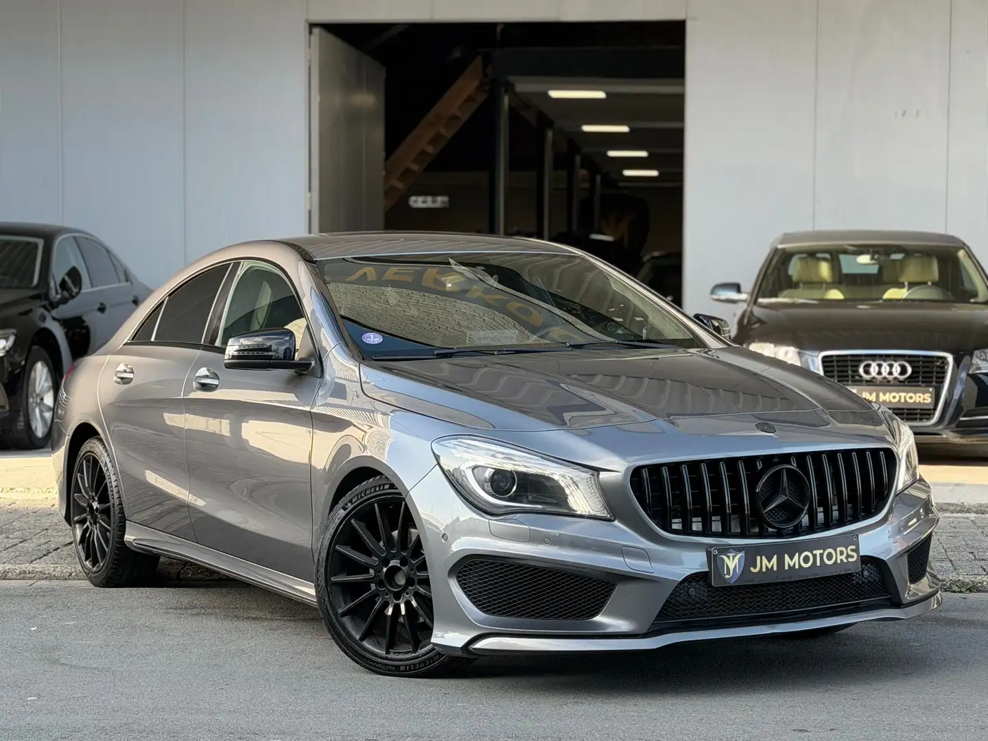 Mercedes-Benz CLA 180 AMG Line - 2015 - 149.000 km Grau - 2