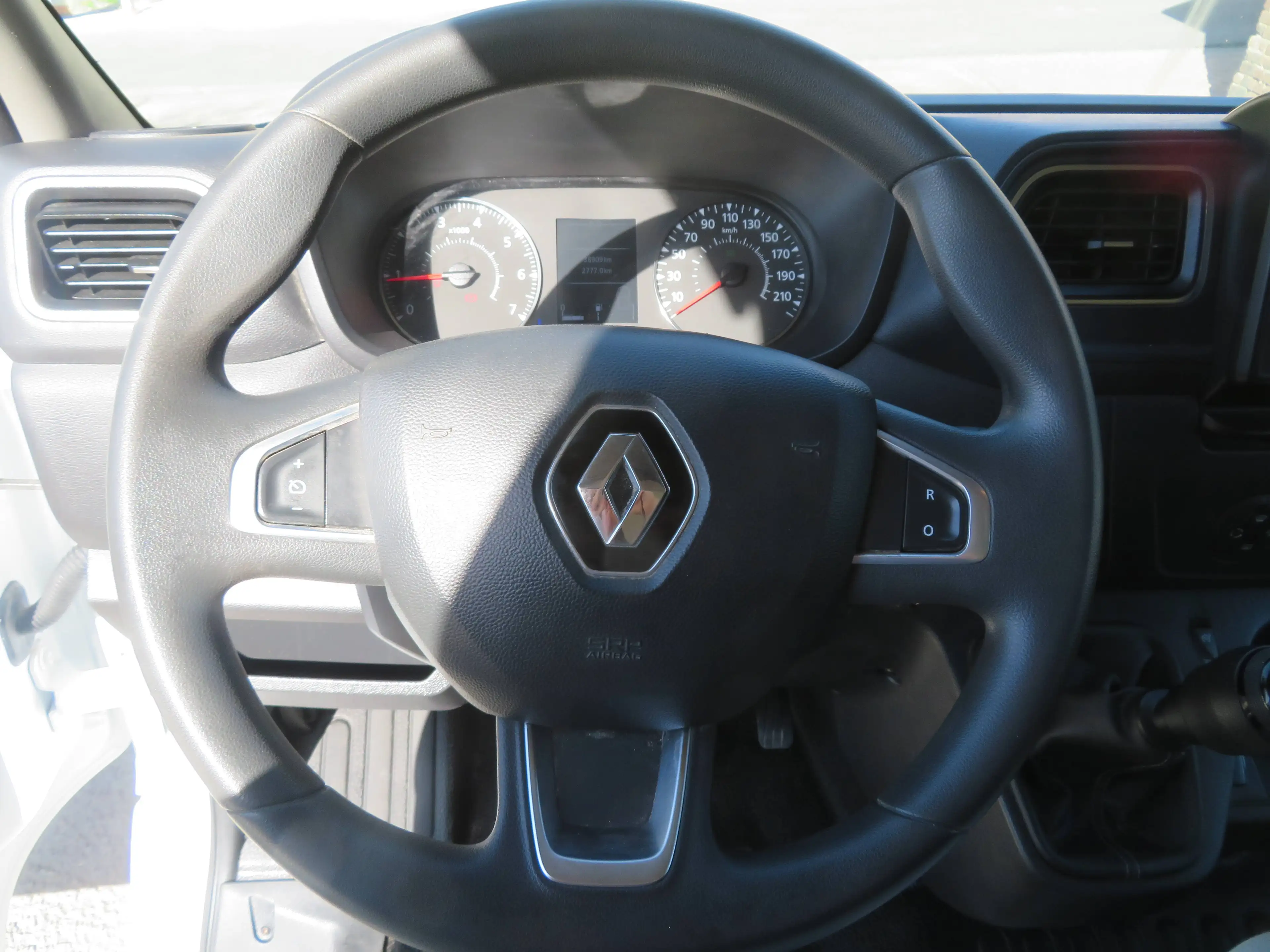 Renault Master 2.3dCi - L2H2 — photo 14