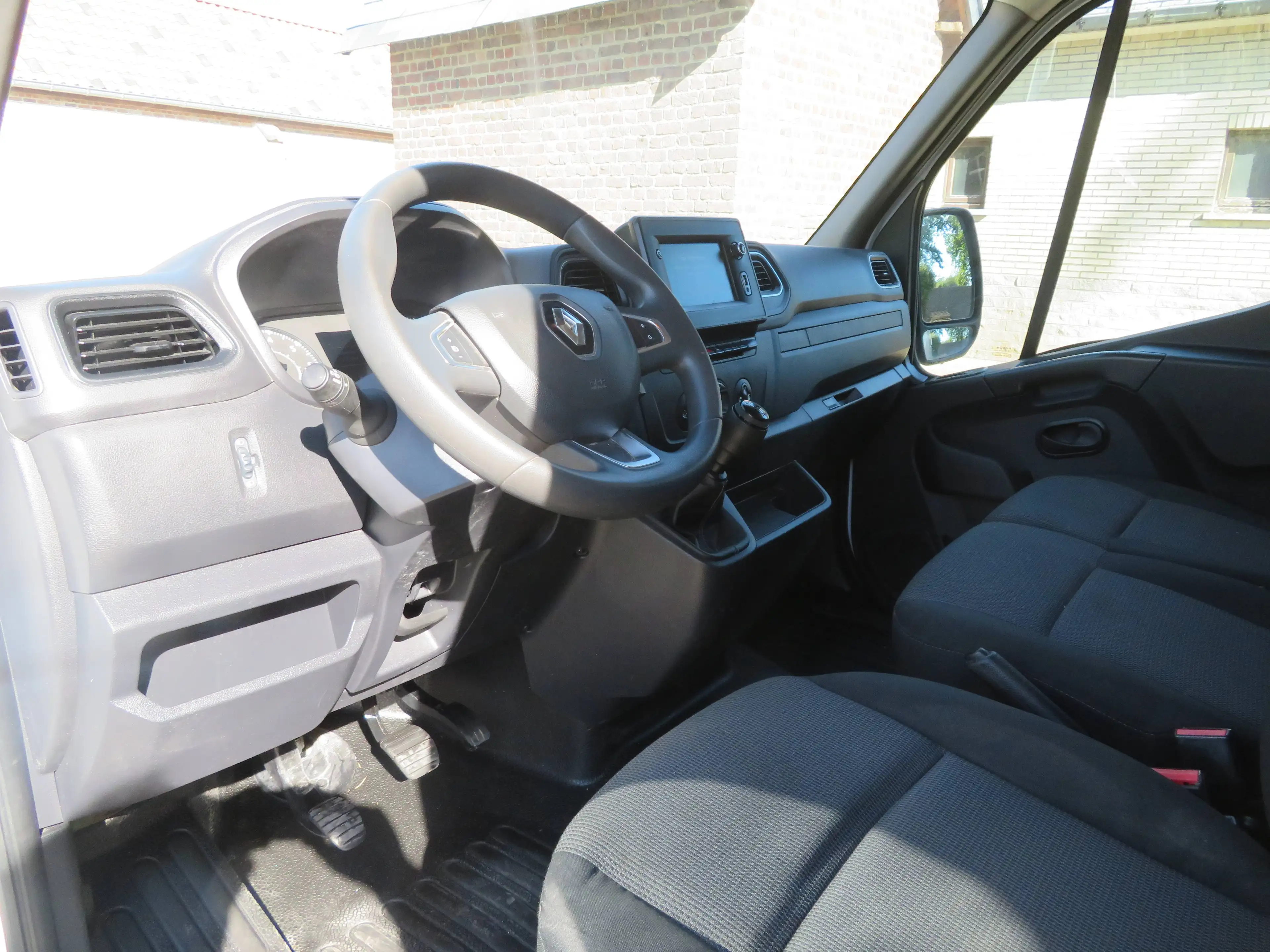 Renault Master 2.3dCi - L2H2 — photo 11