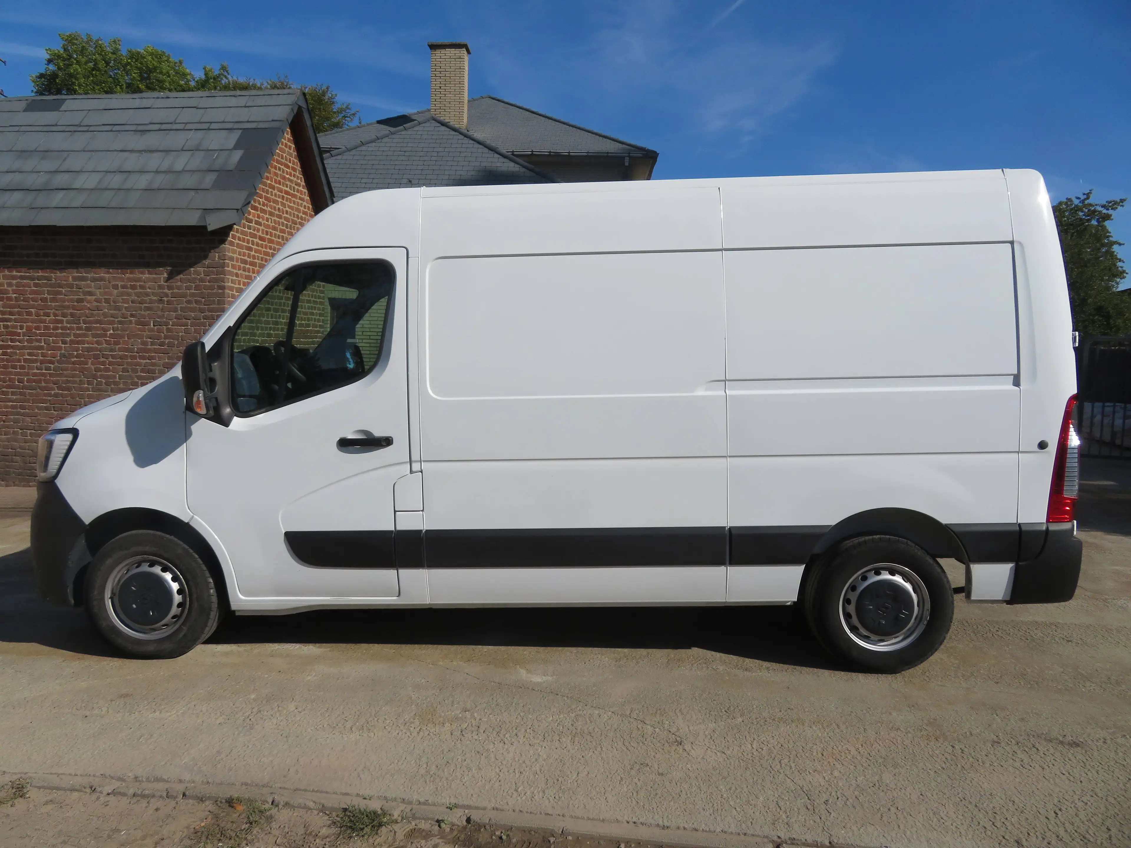 Renault Master 2.3dCi - L2H2 — photo 4