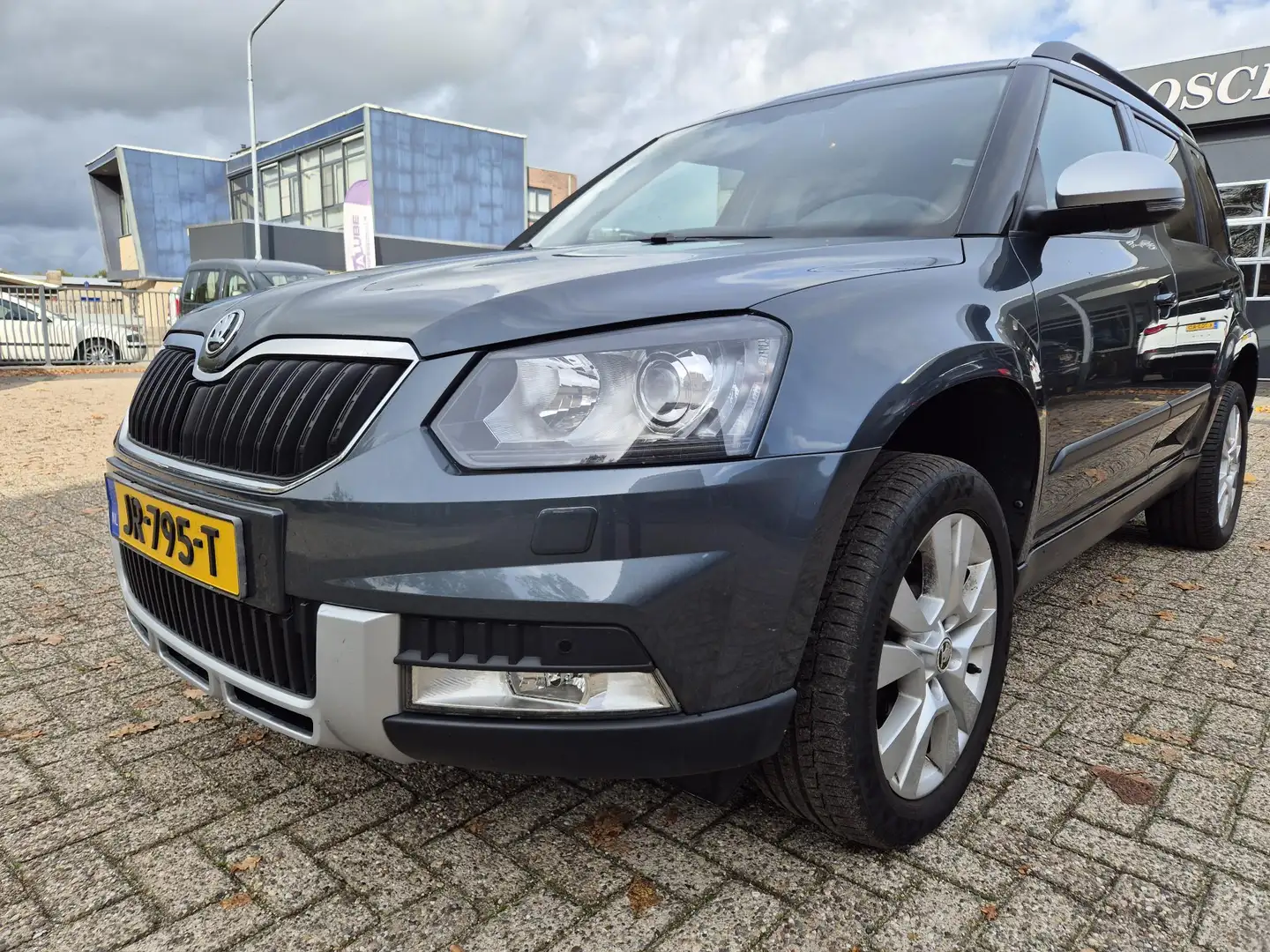 Skoda Yeti Outdoor 1.4 TSI Greentech Ambition 4x4 Grijs - 1